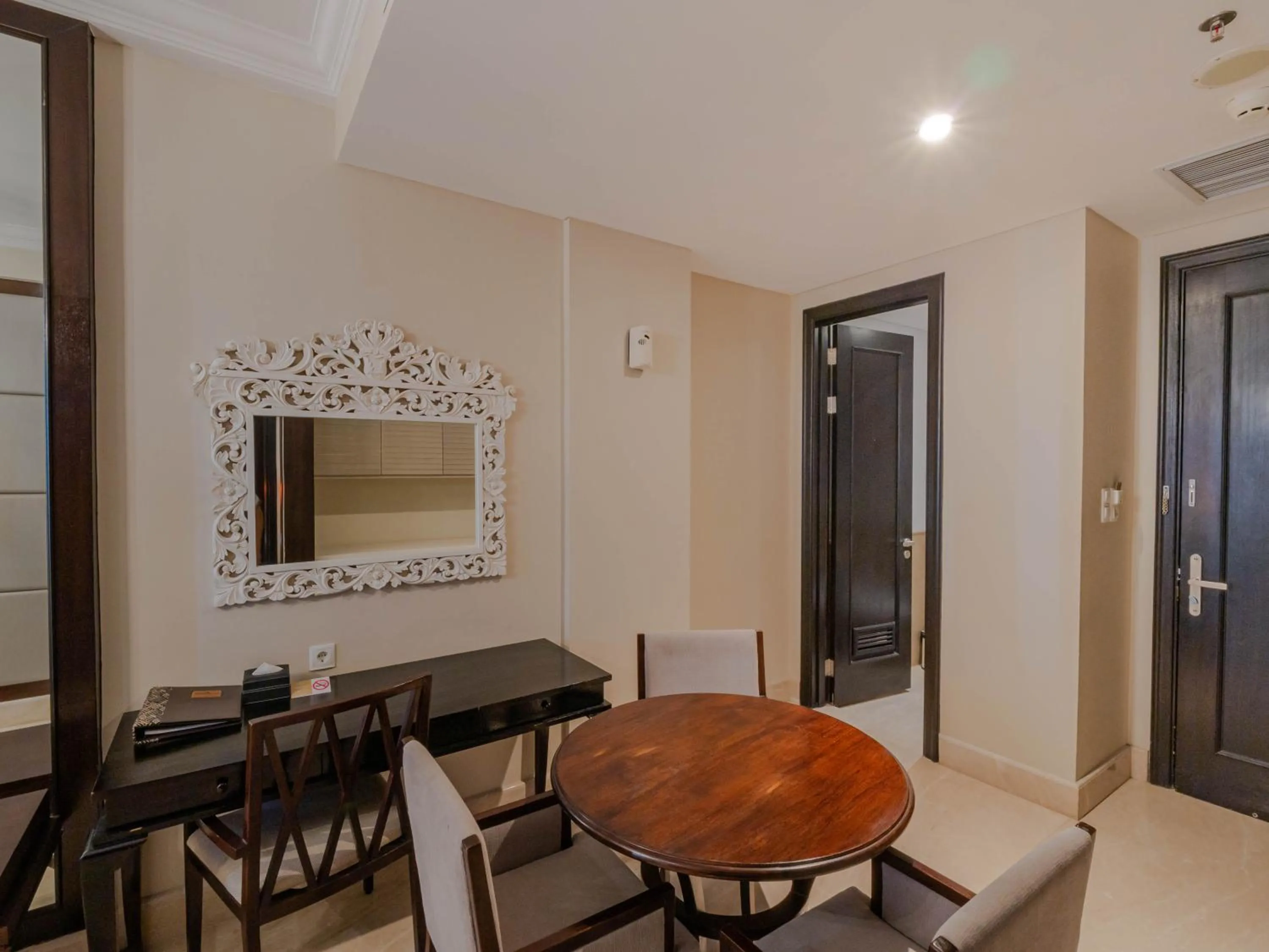 Living room in Jambuluwuk Oceano Seminyak Hotel