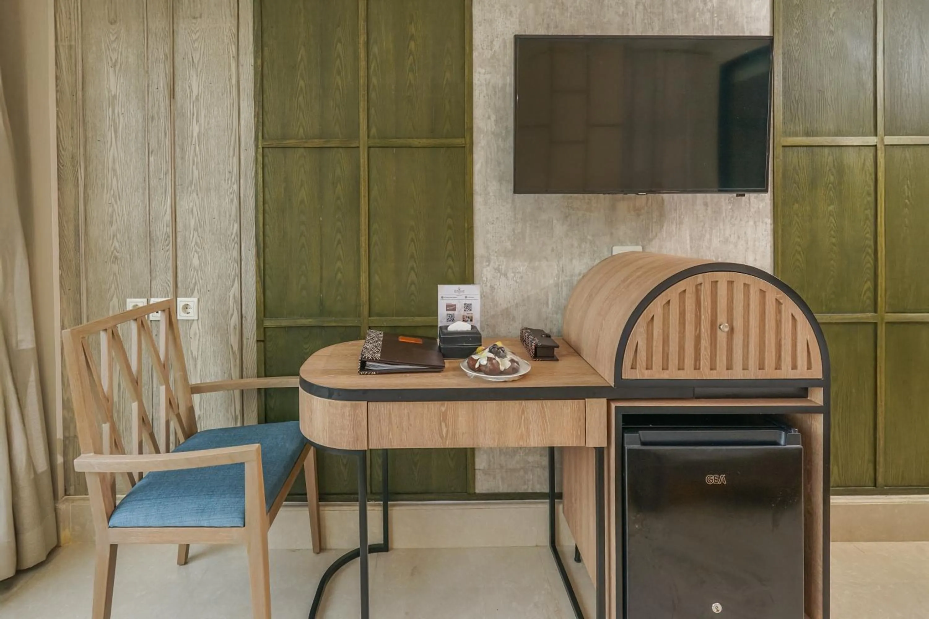 TV and multimedia in Jambuluwuk Oceano Seminyak Hotel