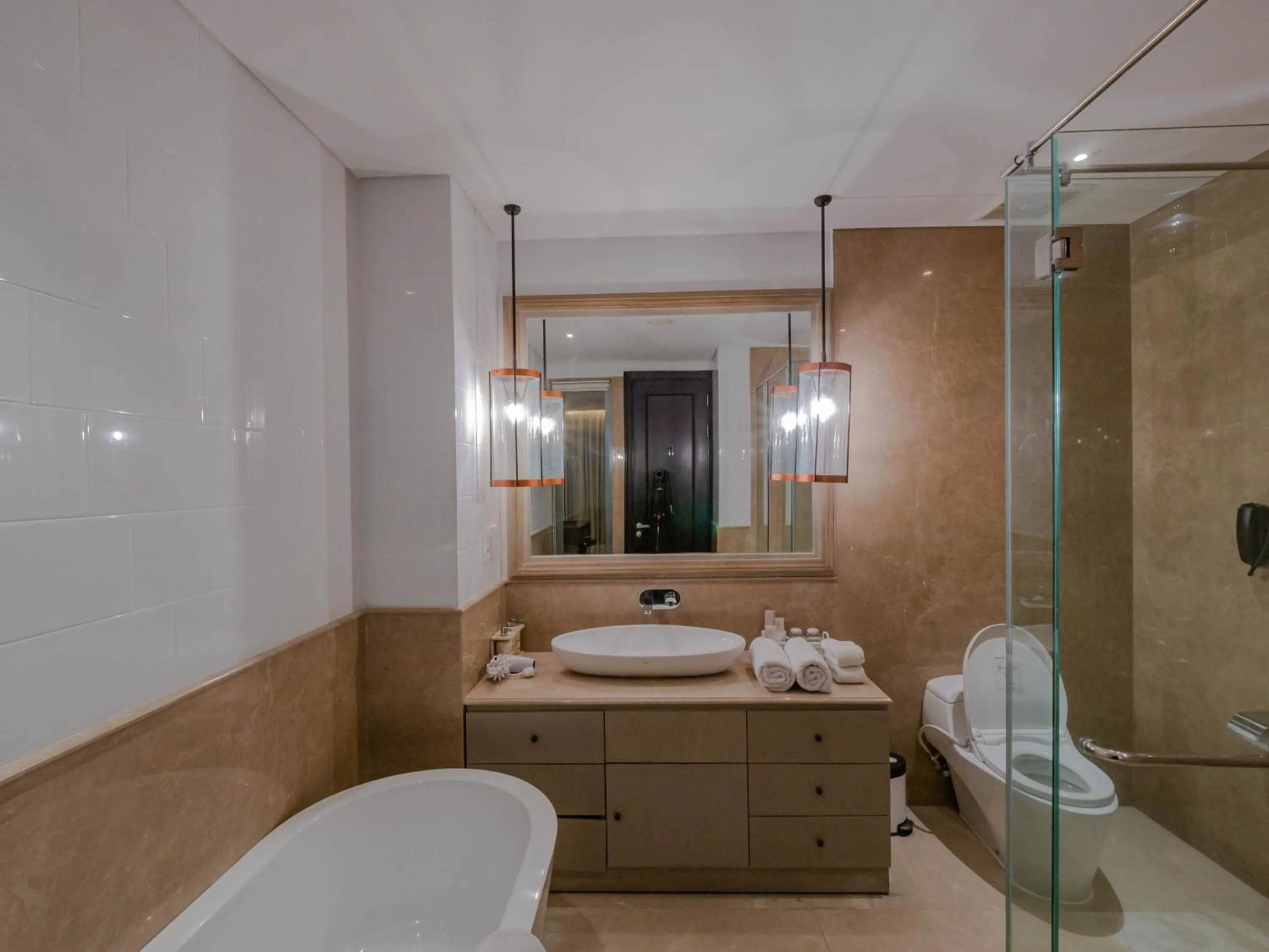 Toilet in Jambuluwuk Oceano Seminyak Hotel