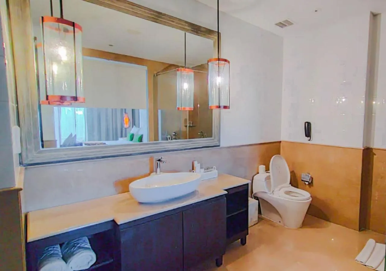 Bathroom in Jambuluwuk Oceano Seminyak Hotel