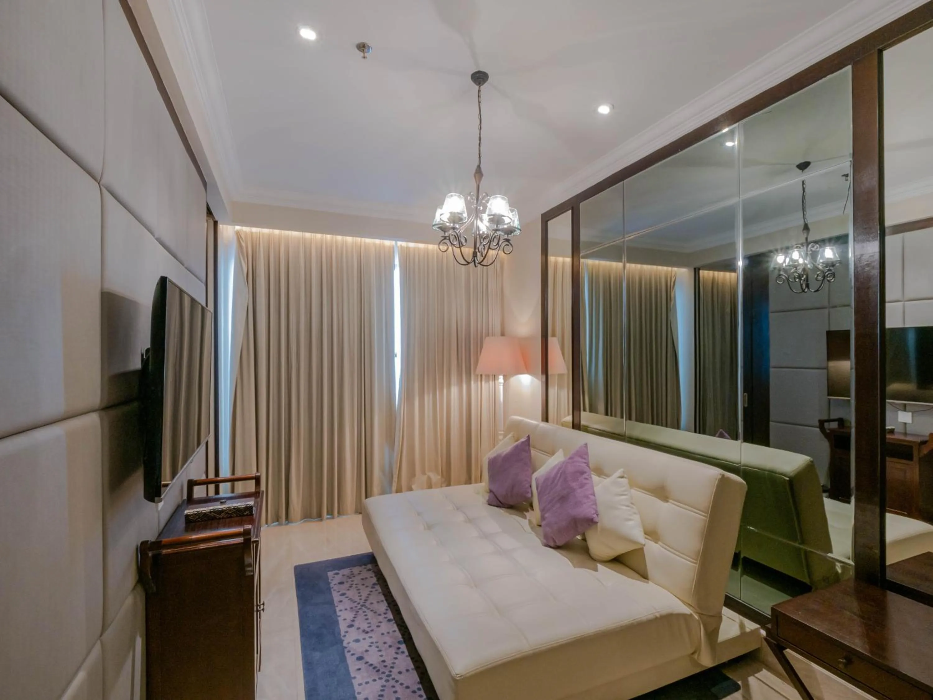 Living room, Bed in Jambuluwuk Oceano Seminyak Hotel