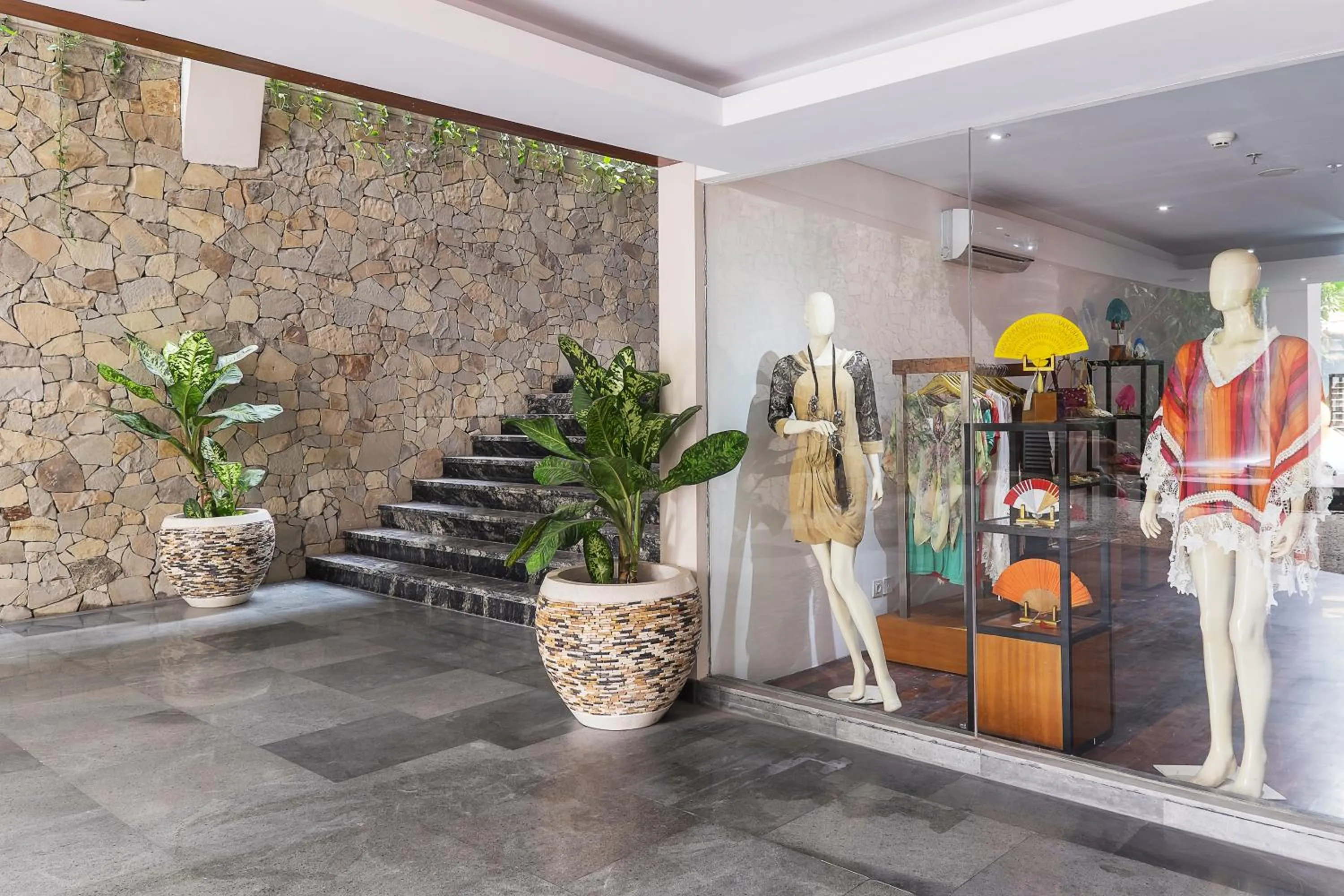 On-site shops in Jambuluwuk Oceano Seminyak Hotel