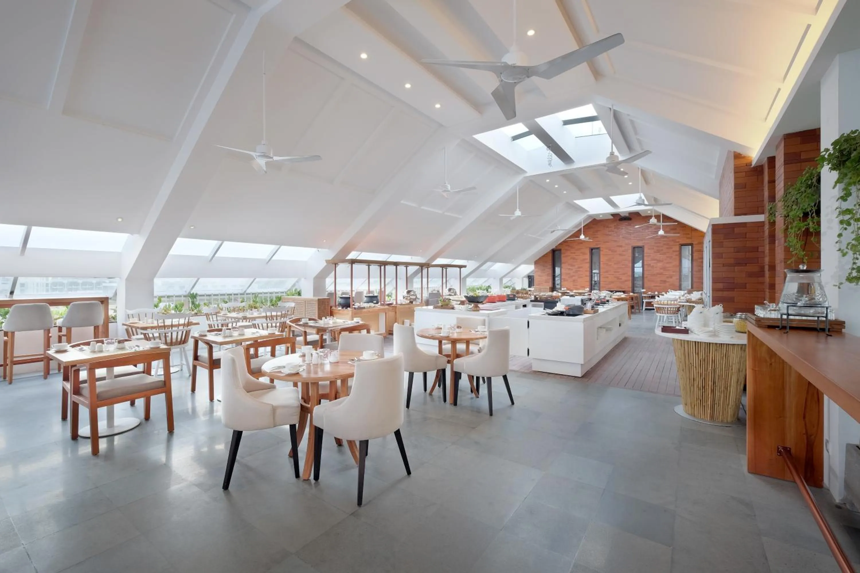 Restaurant/places to eat in Jambuluwuk Oceano Seminyak Hotel