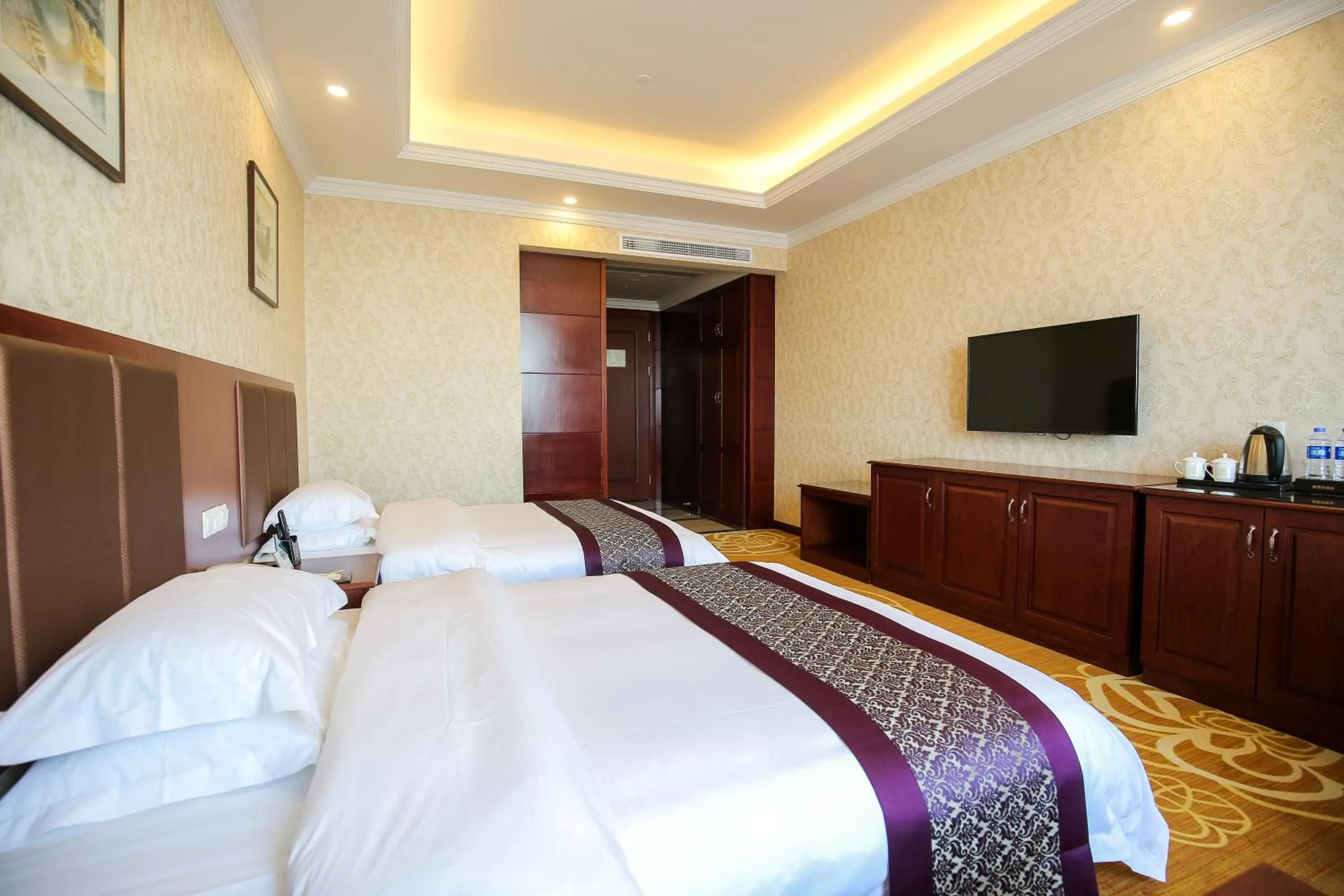 Photo of the whole room, Bed in New Knight Royal Hotel Airport and International Resort
