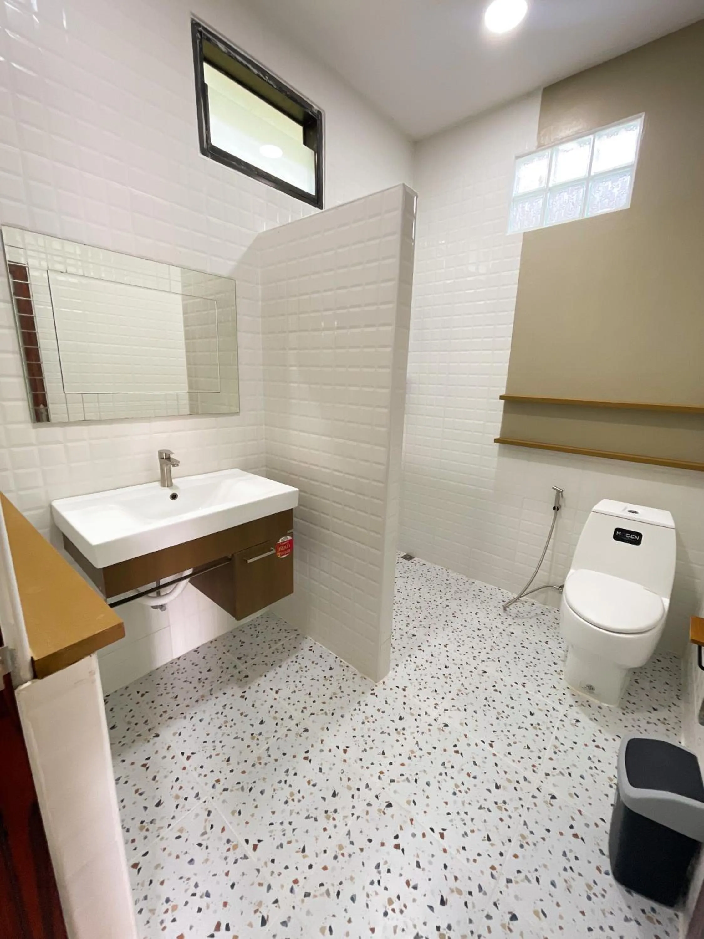 Shower in Dara Homestay