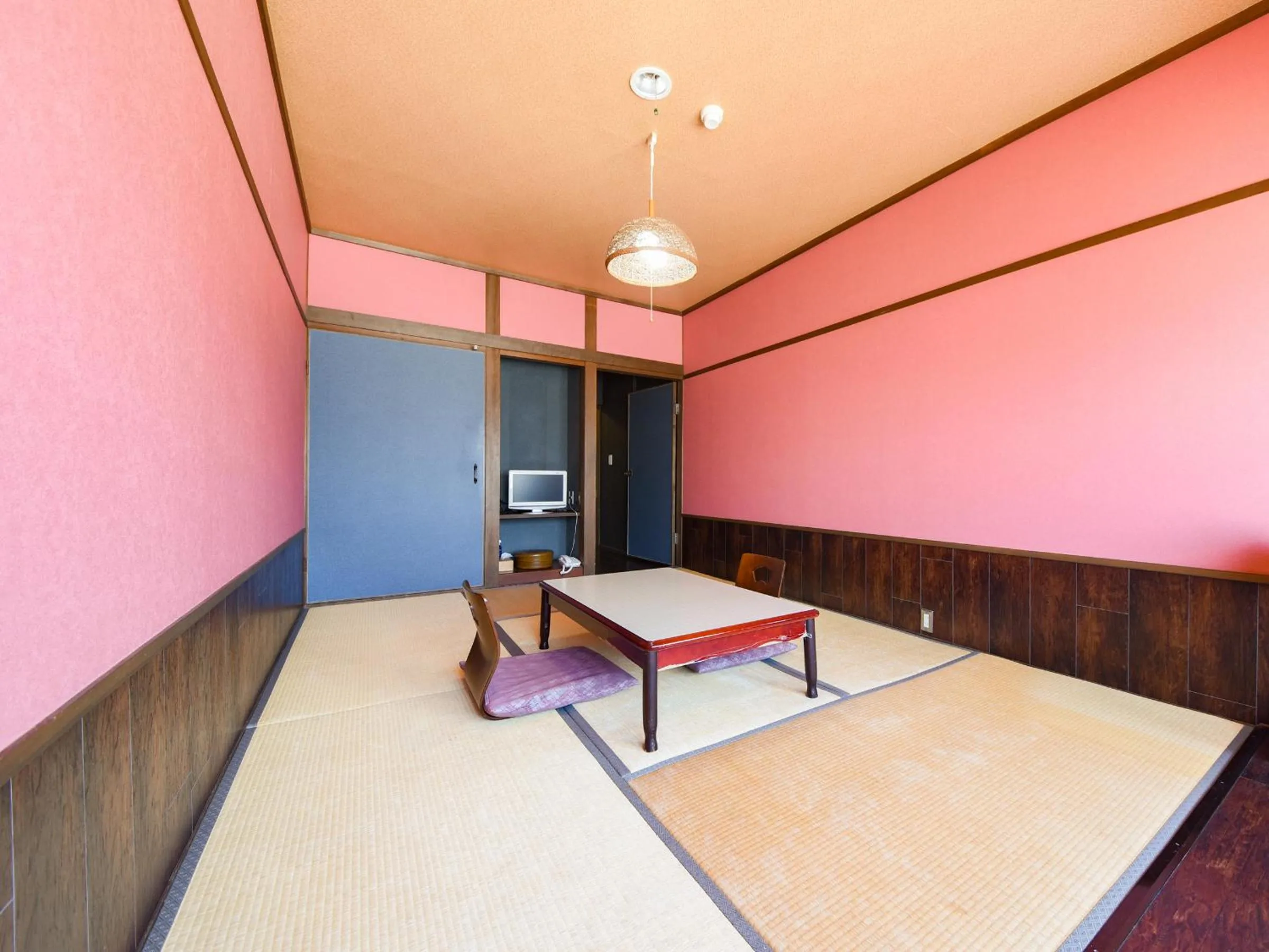 Photo of the whole room in Ryokan Marue Honkan