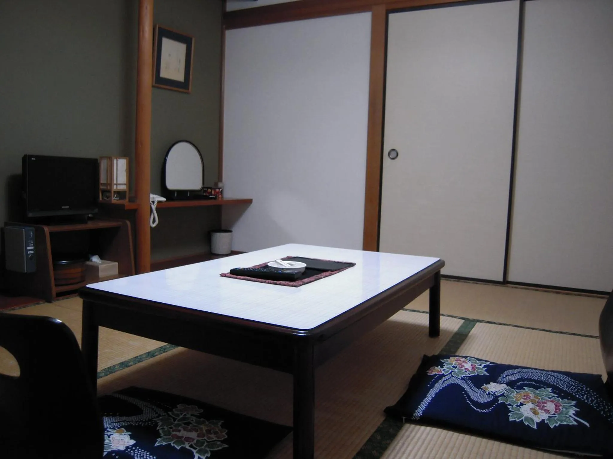 Photo of the whole room in Ryokan Marue Honkan
