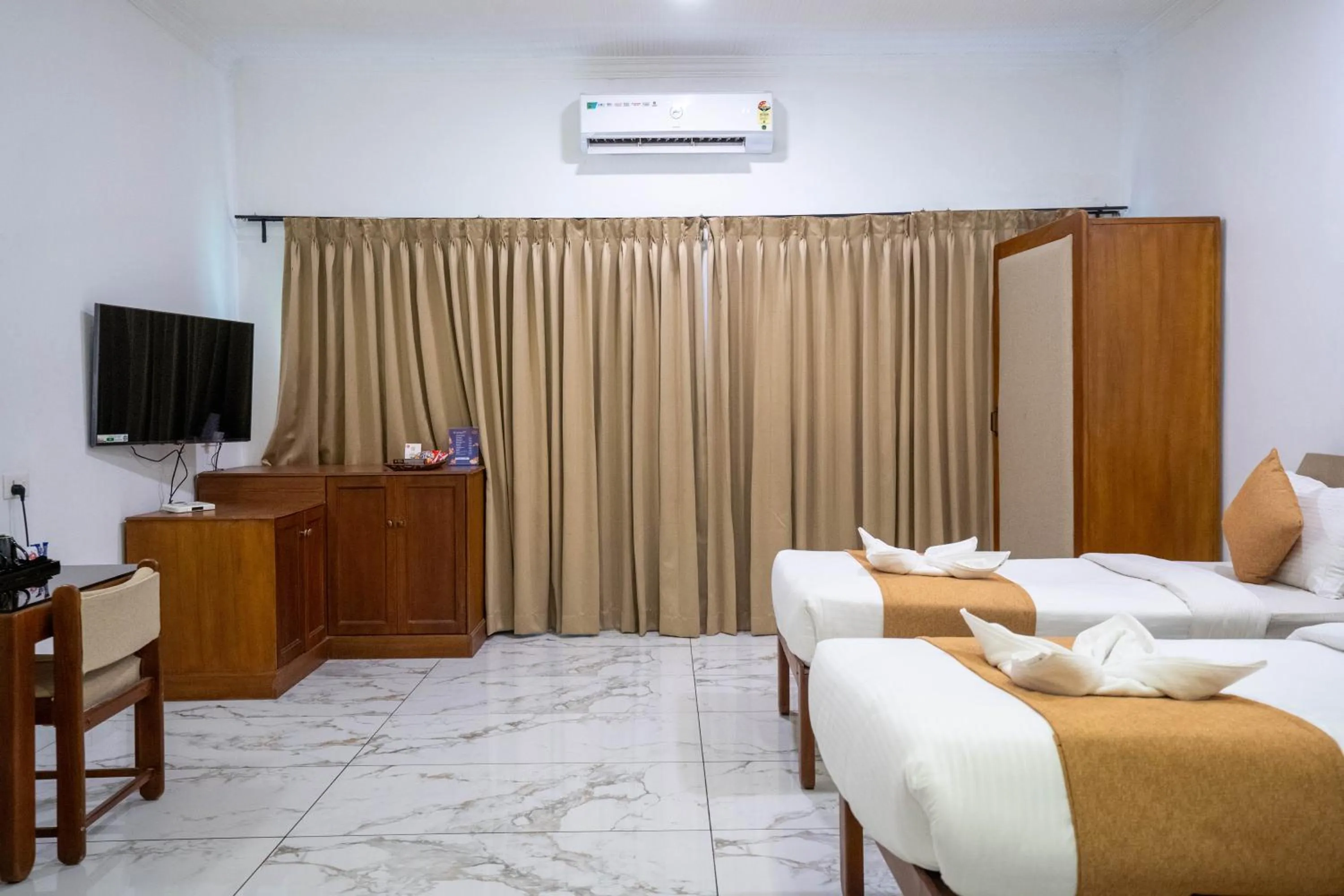 Bedroom, Bed in Casino Hotels Ltd