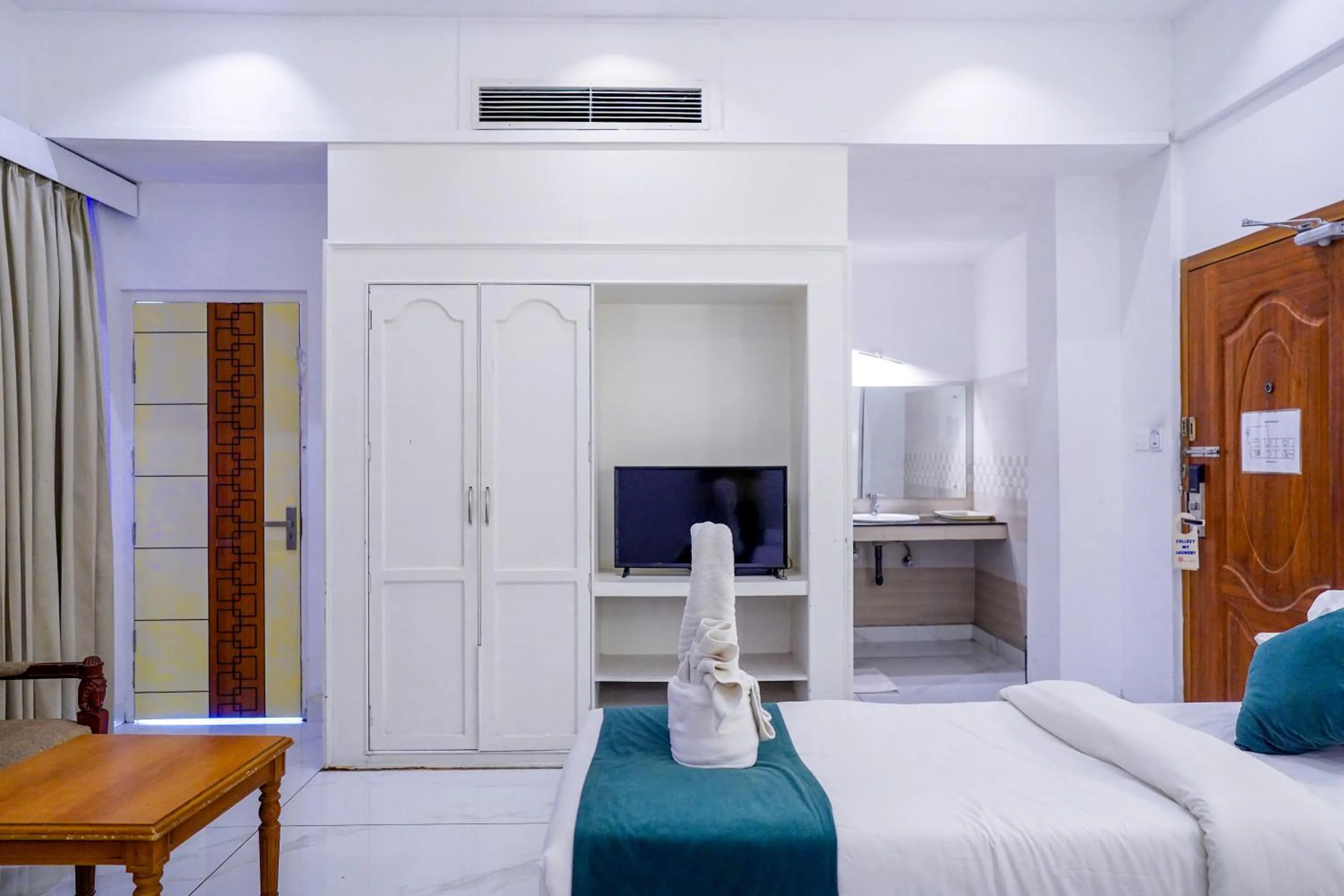 Bedroom, Bed in Casino Hotels Ltd