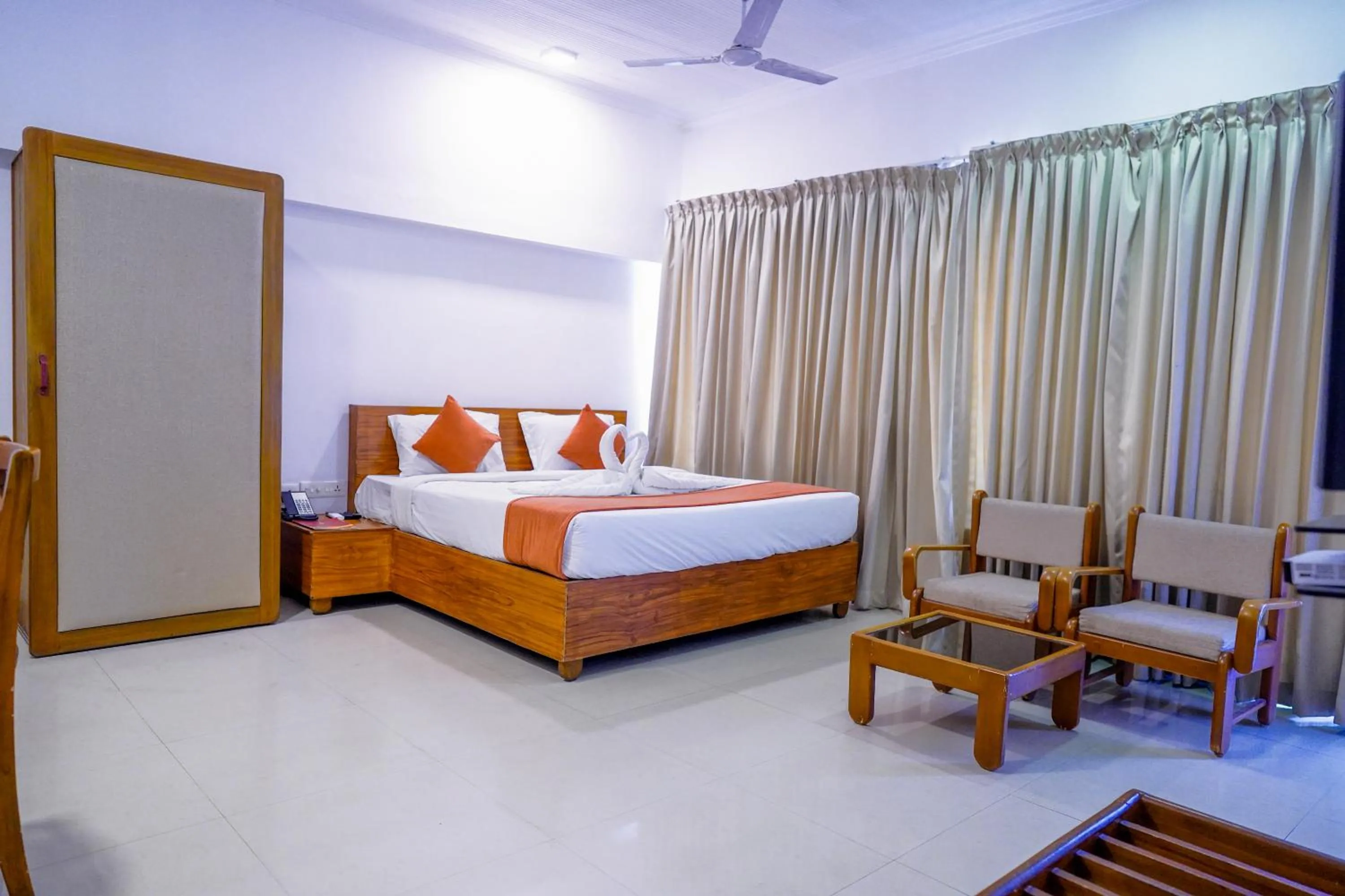 Bedroom, Bed in Casino Hotels Ltd