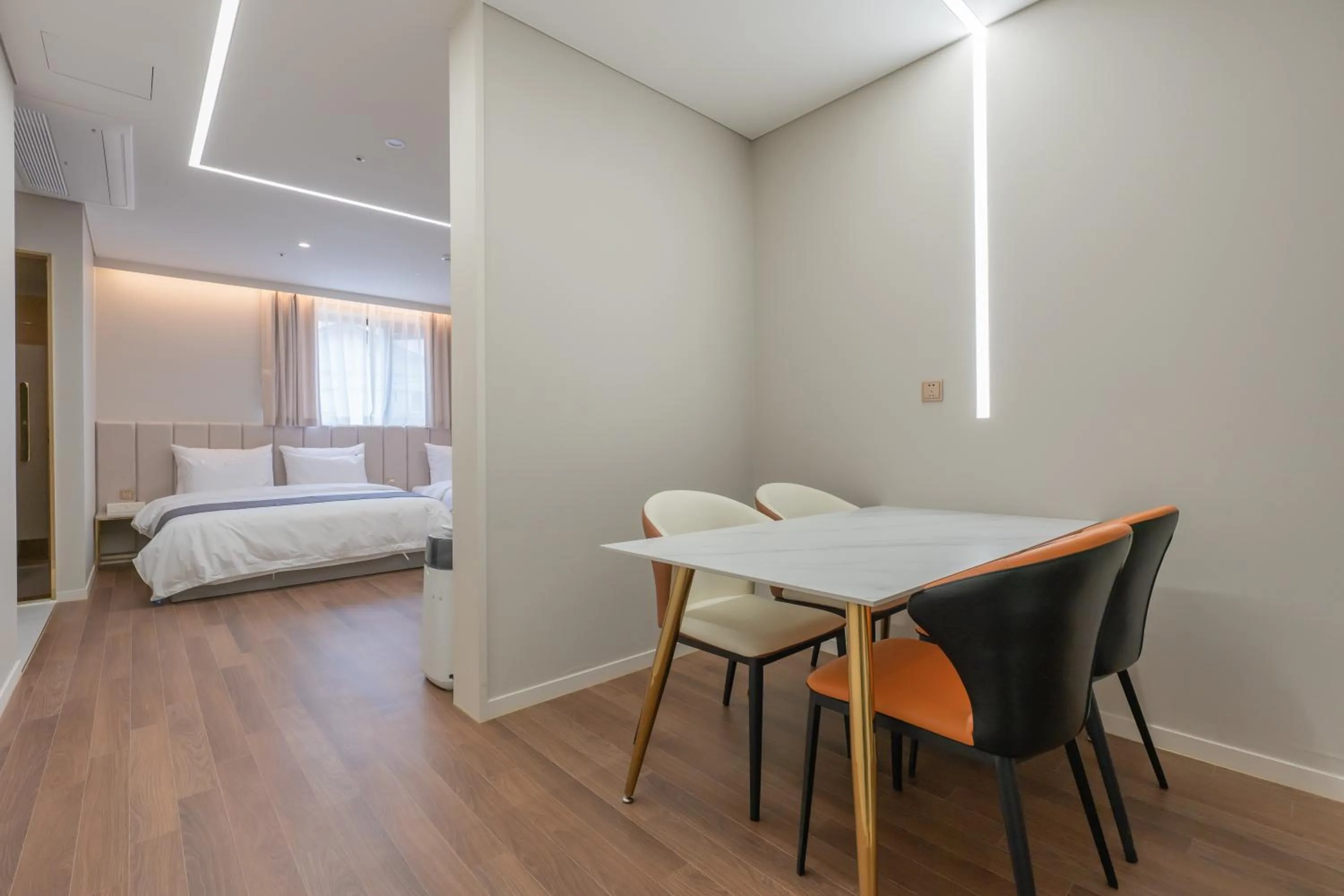 Living room, Bed in Denbasta Central Hotel Seomyeon