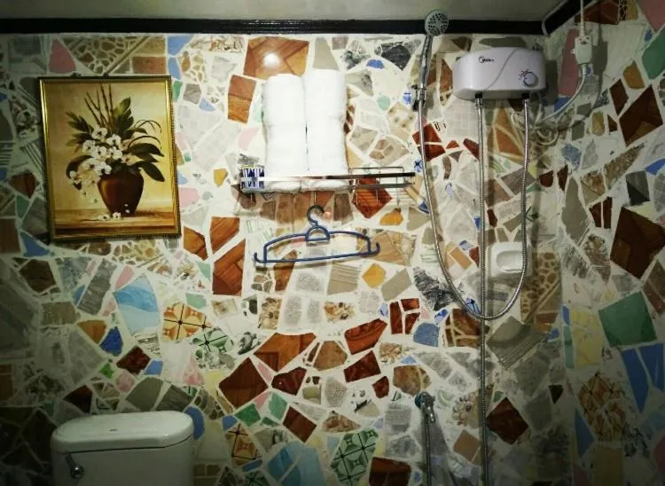 Bathroom in Alona's Traditional Filipino Home near 100 Islands Wharf
