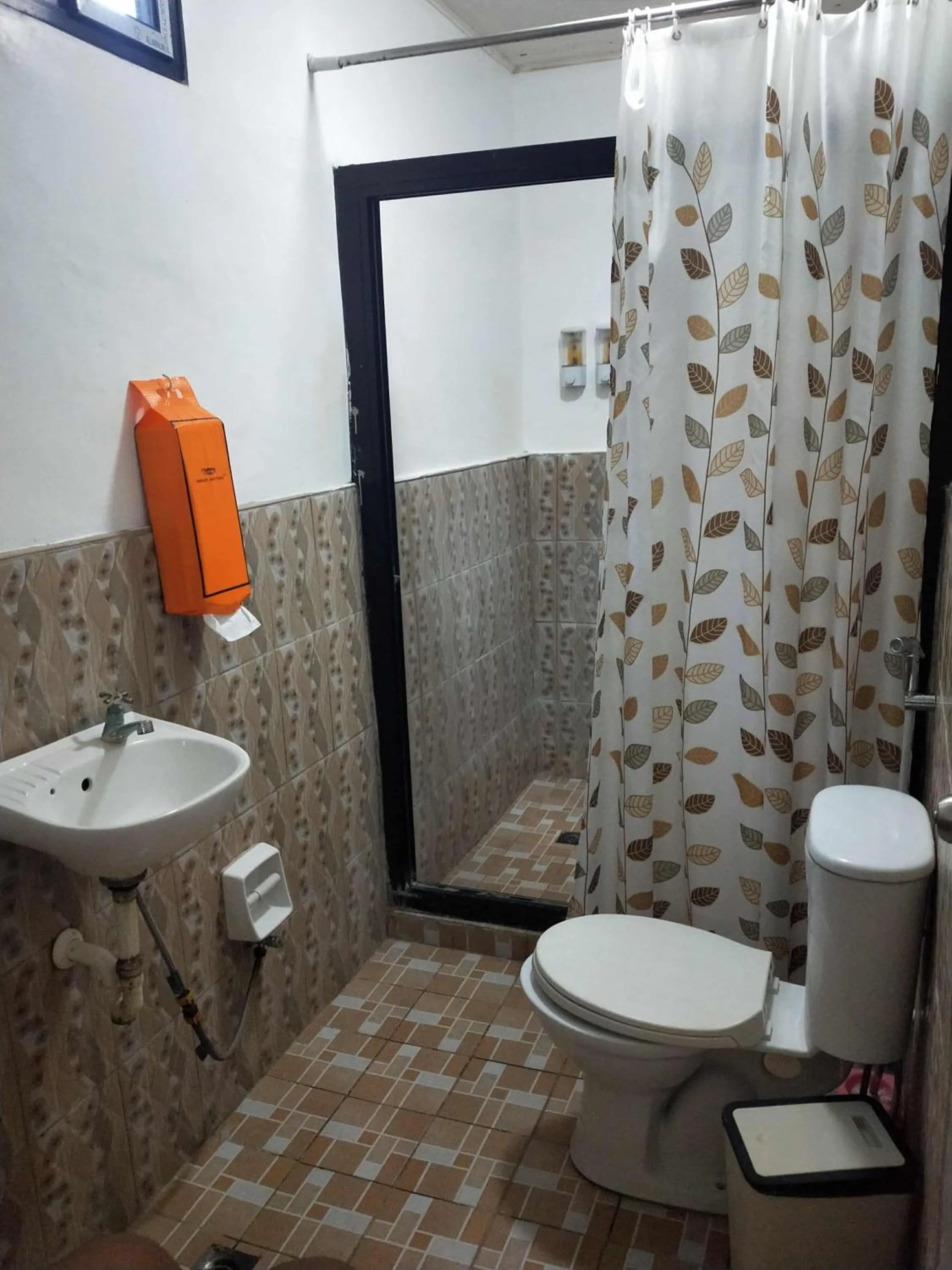 Alona's Traditional Filipino Home near 100 Islands Wharf