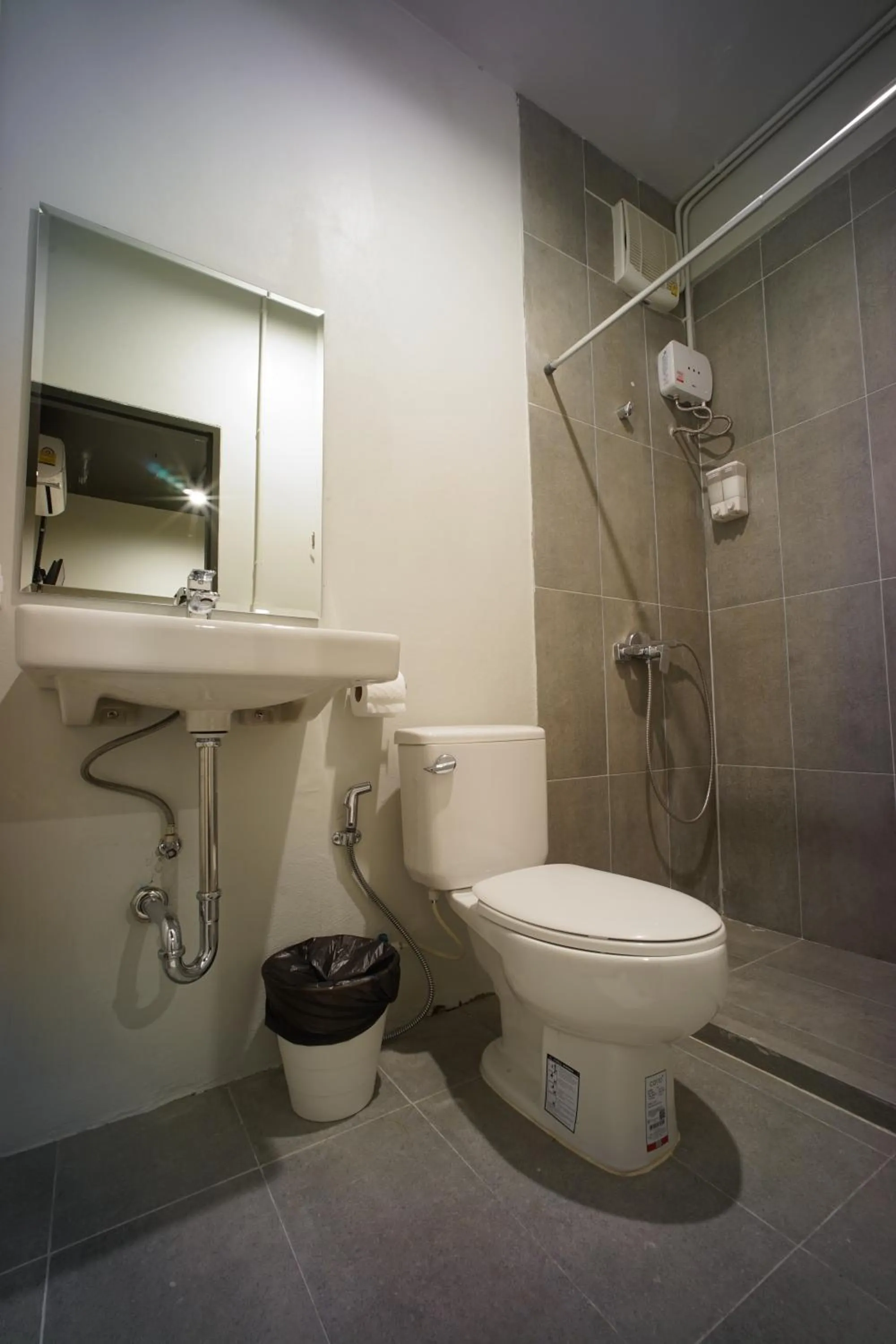 Shower in BRB Hostel Bangkok Silom