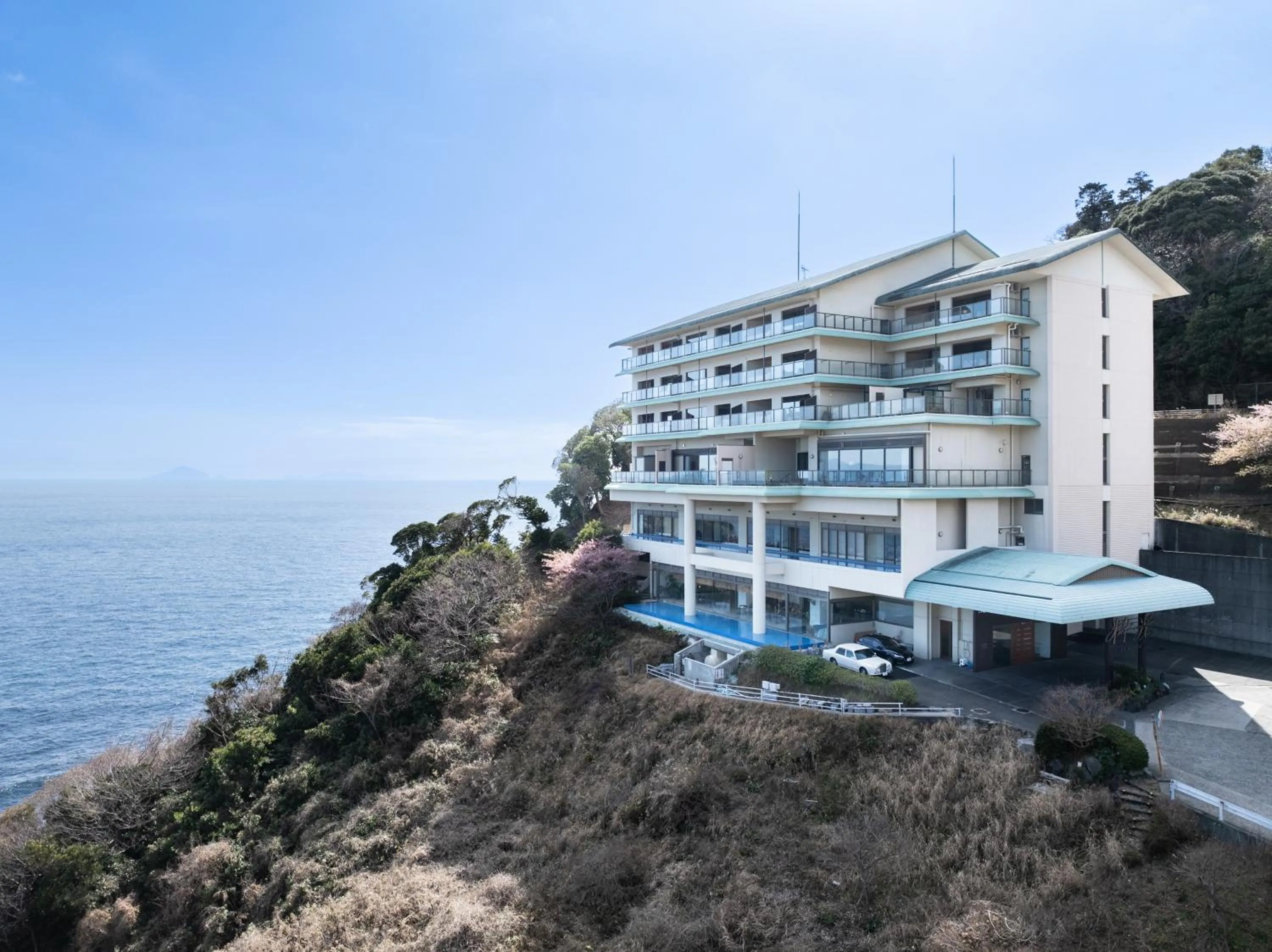 Property building in IZU RETREAT by Onko Chishin