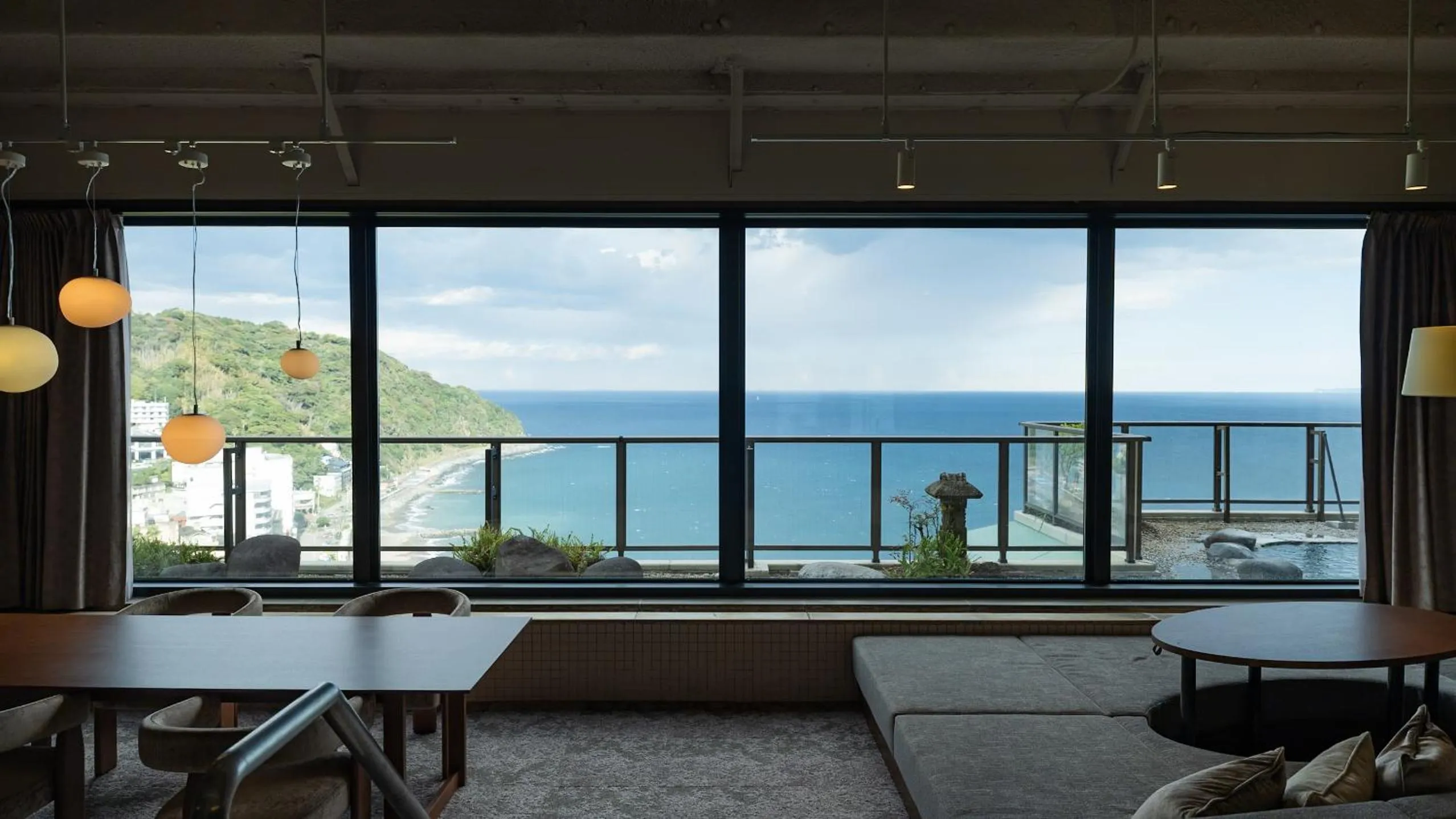 Sea view in IZU RETREAT by Onko Chishin