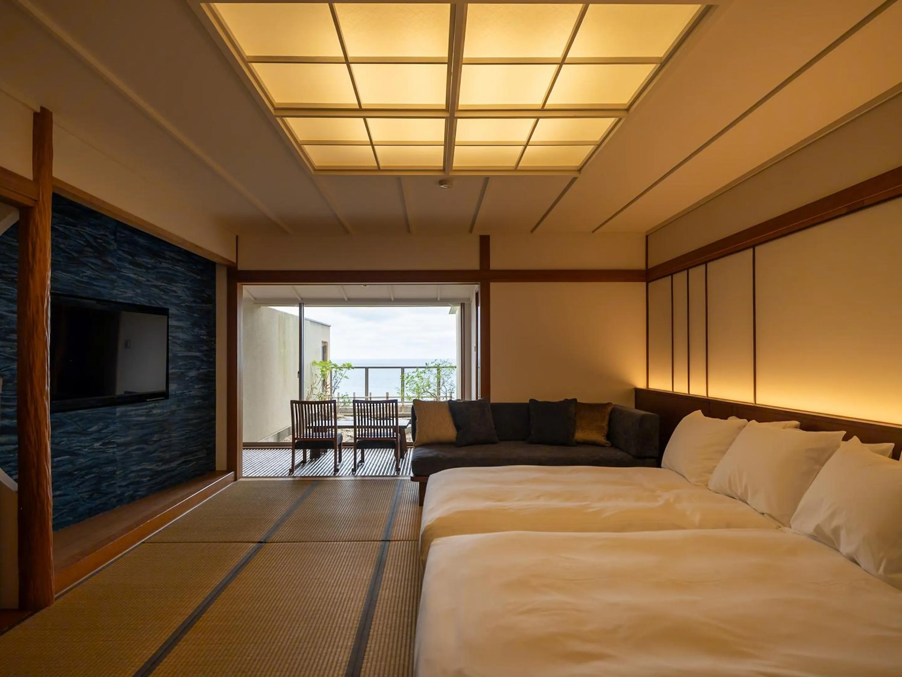 Bedroom, Bed in IZU RETREAT by Onko Chishin