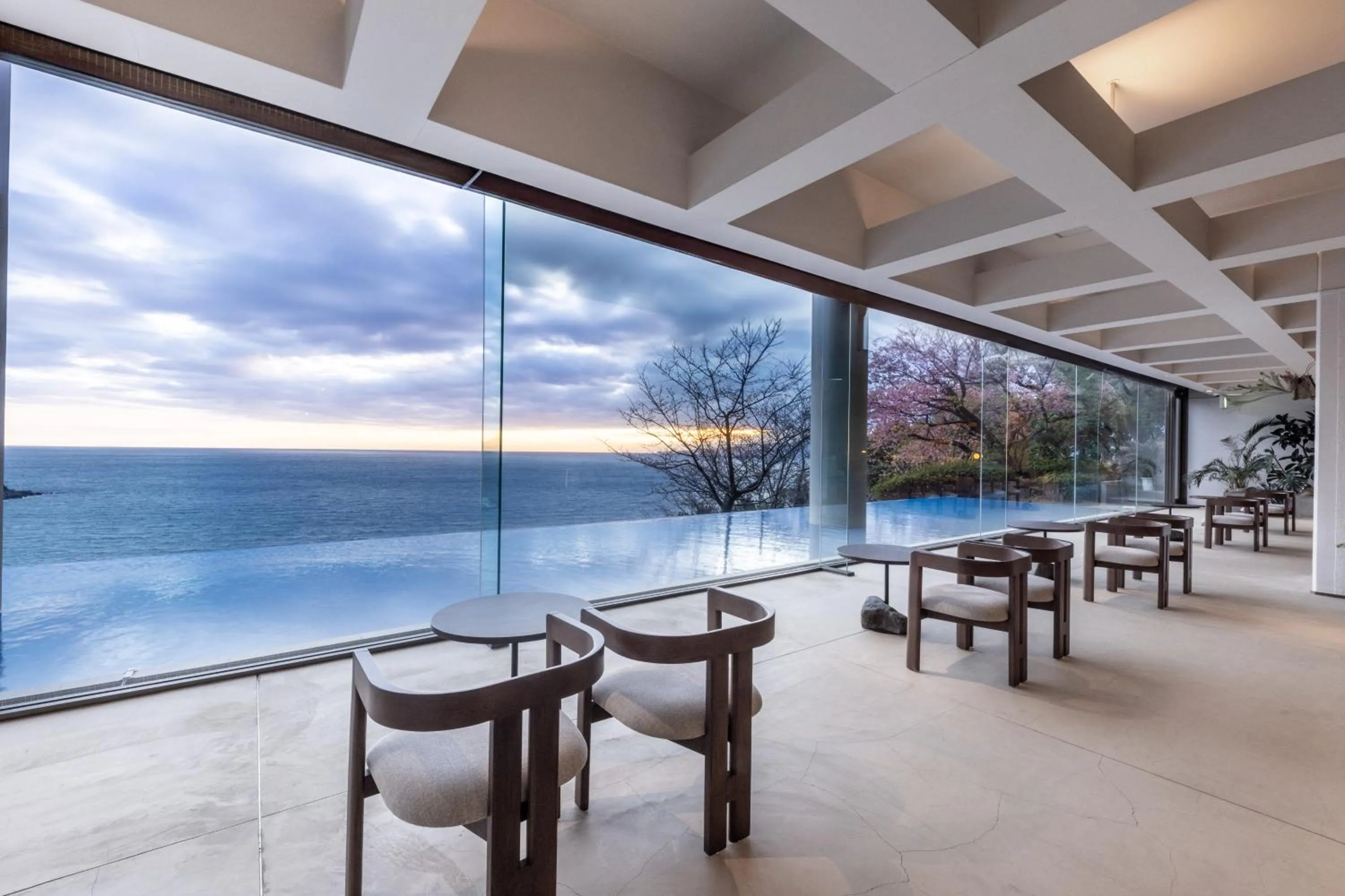 Lobby or reception in IZU RETREAT by Onko Chishin