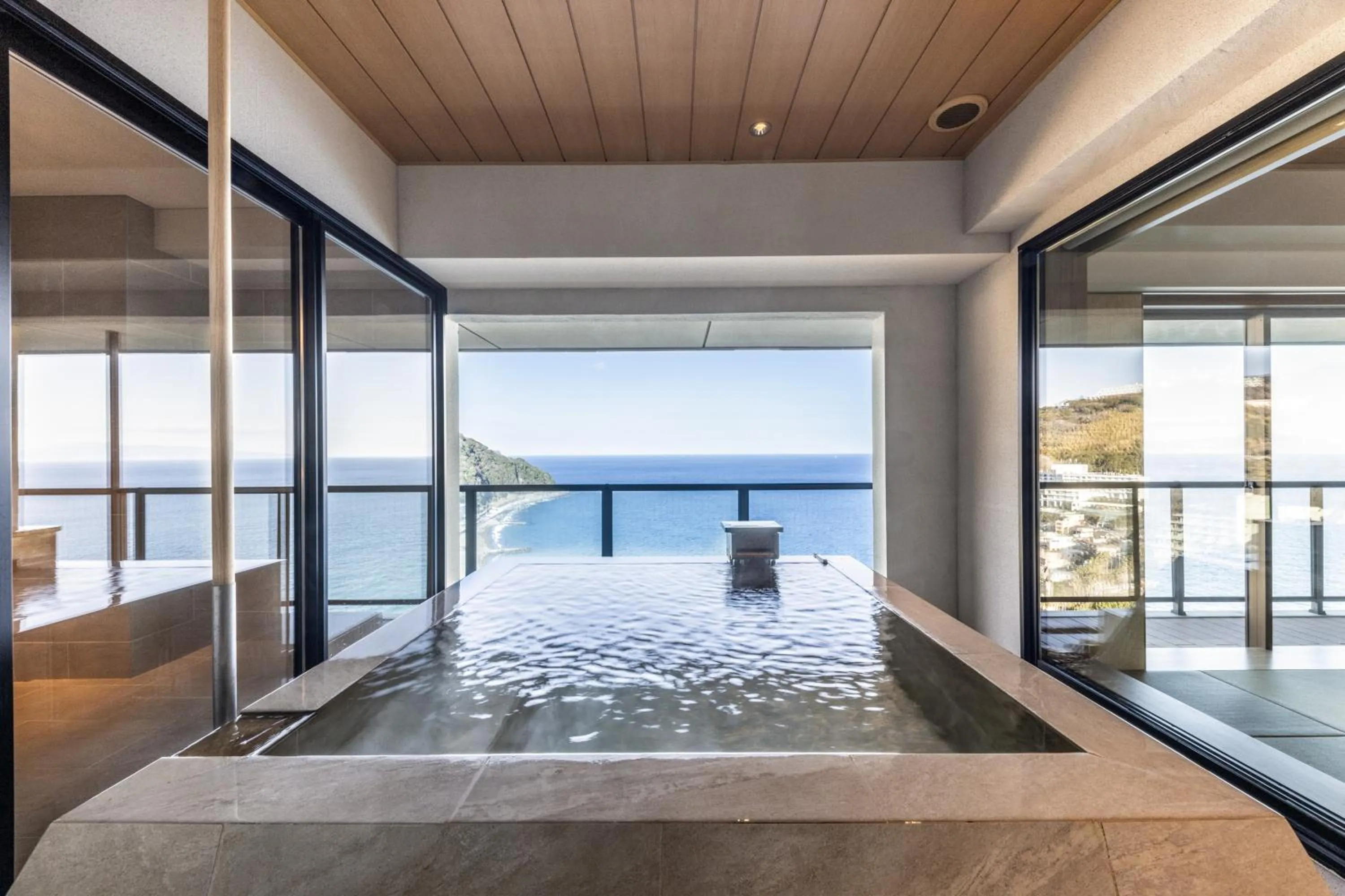 Hot Spring Bath in IZU RETREAT by Onko Chishin