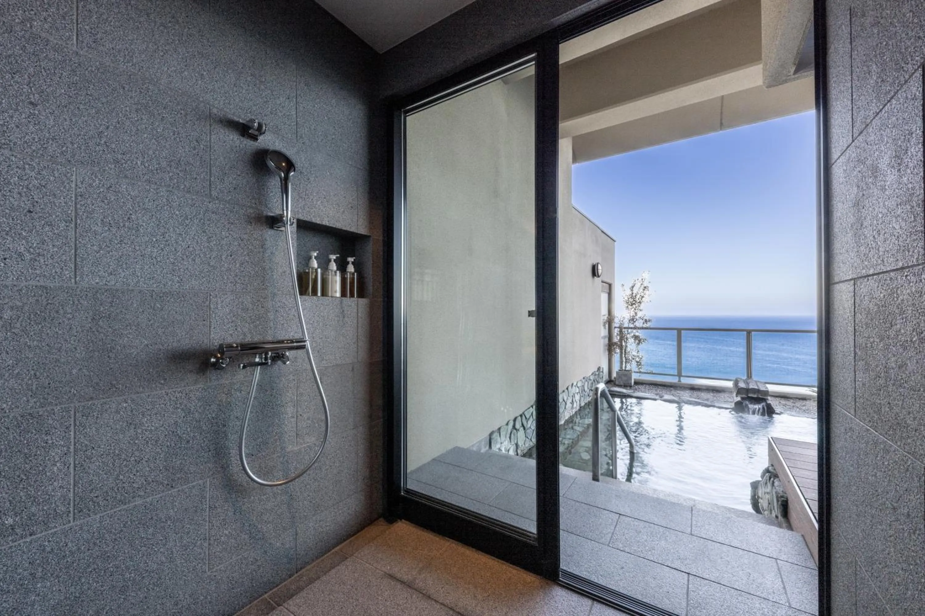 Shower in IZU RETREAT by Onko Chishin