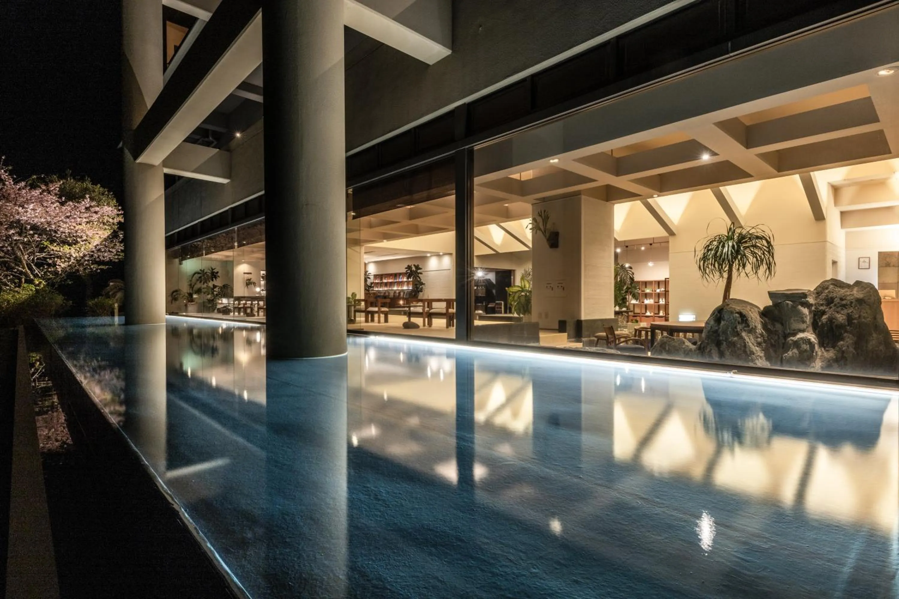 Lounge or bar in IZU RETREAT by Onko Chishin