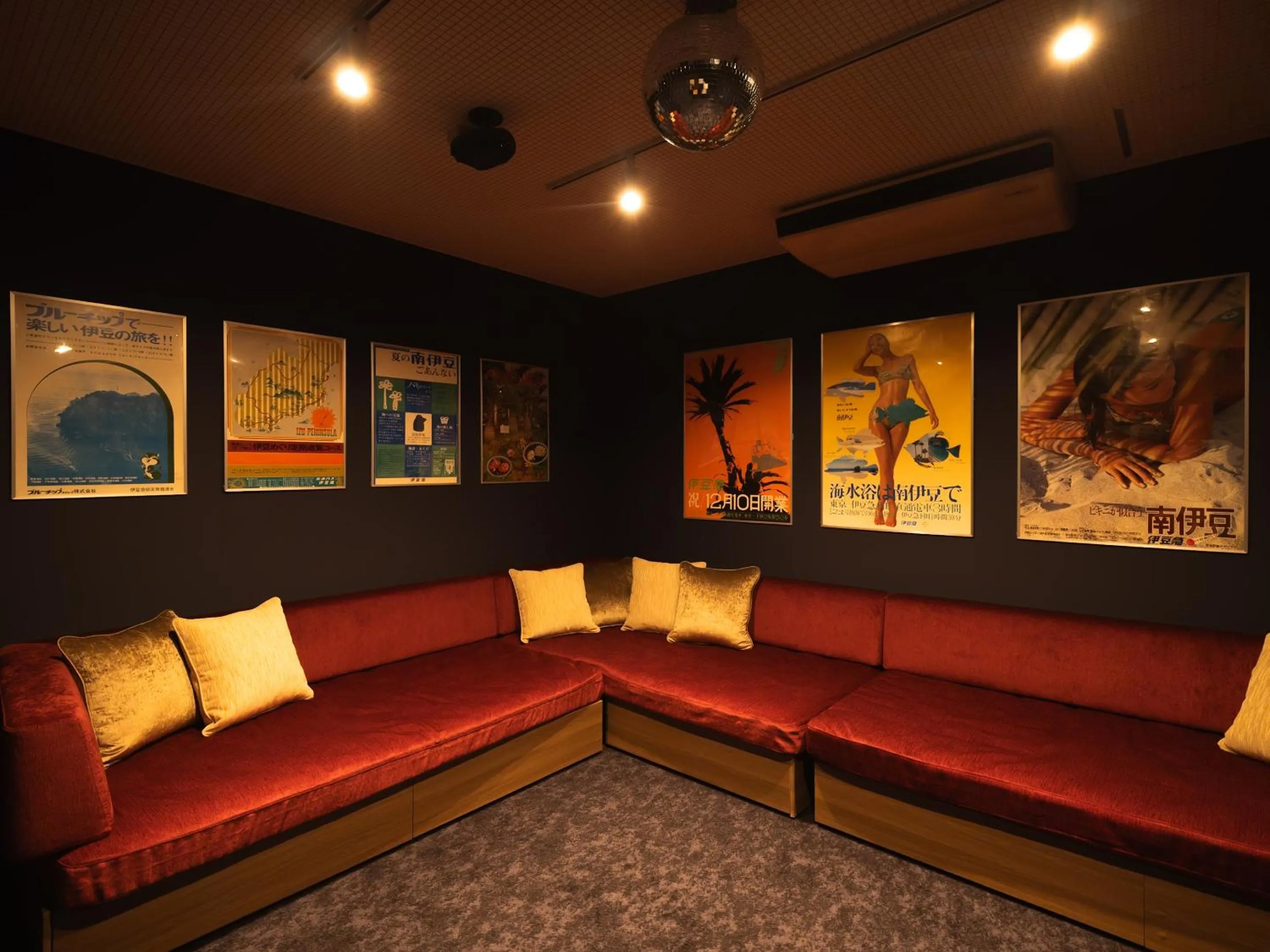 Karaoke in IZU RETREAT by Onko Chishin