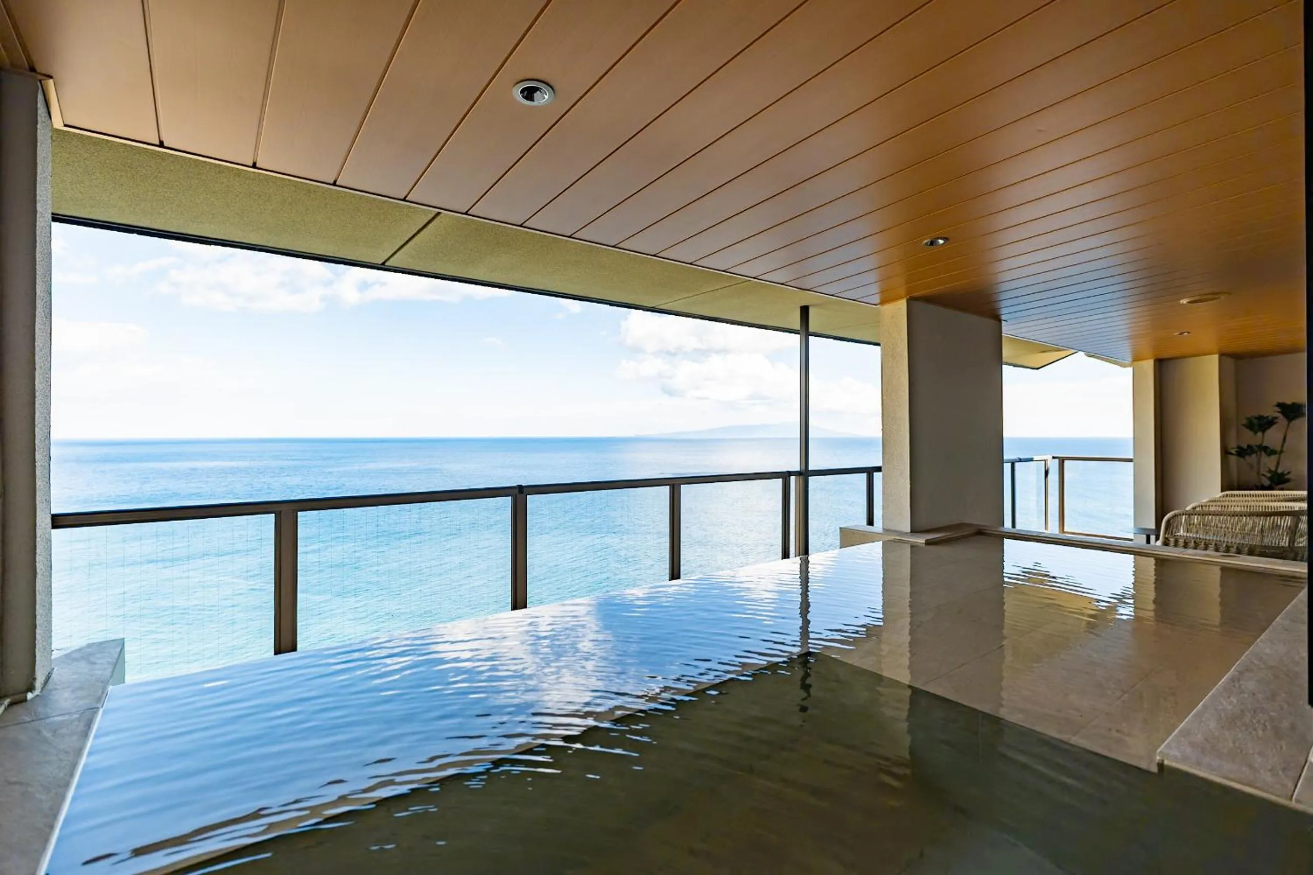Hot Spring Bath in IZU RETREAT by Onko Chishin