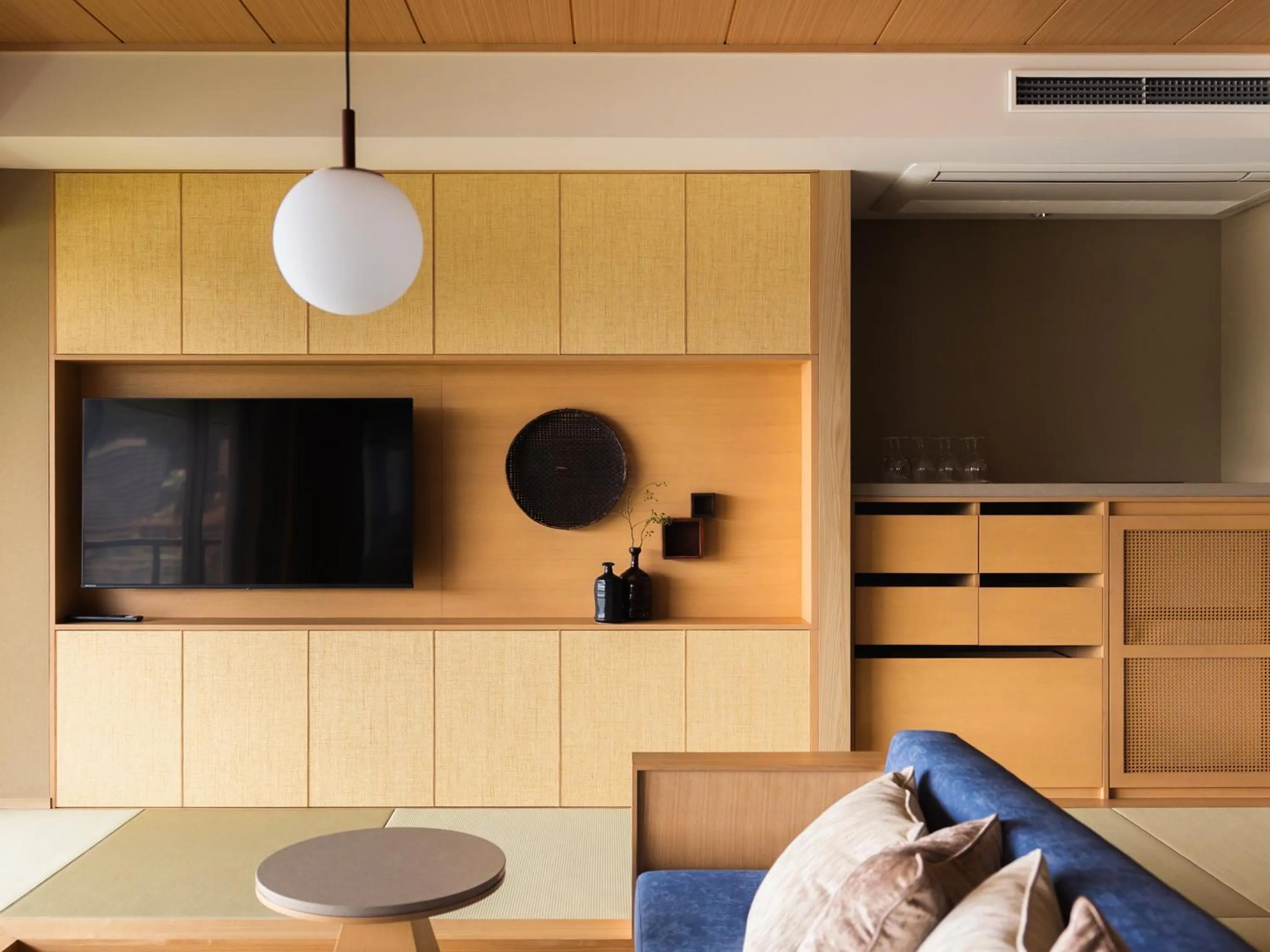 Photo of the whole room, Bed in IZU RETREAT by Onko Chishin