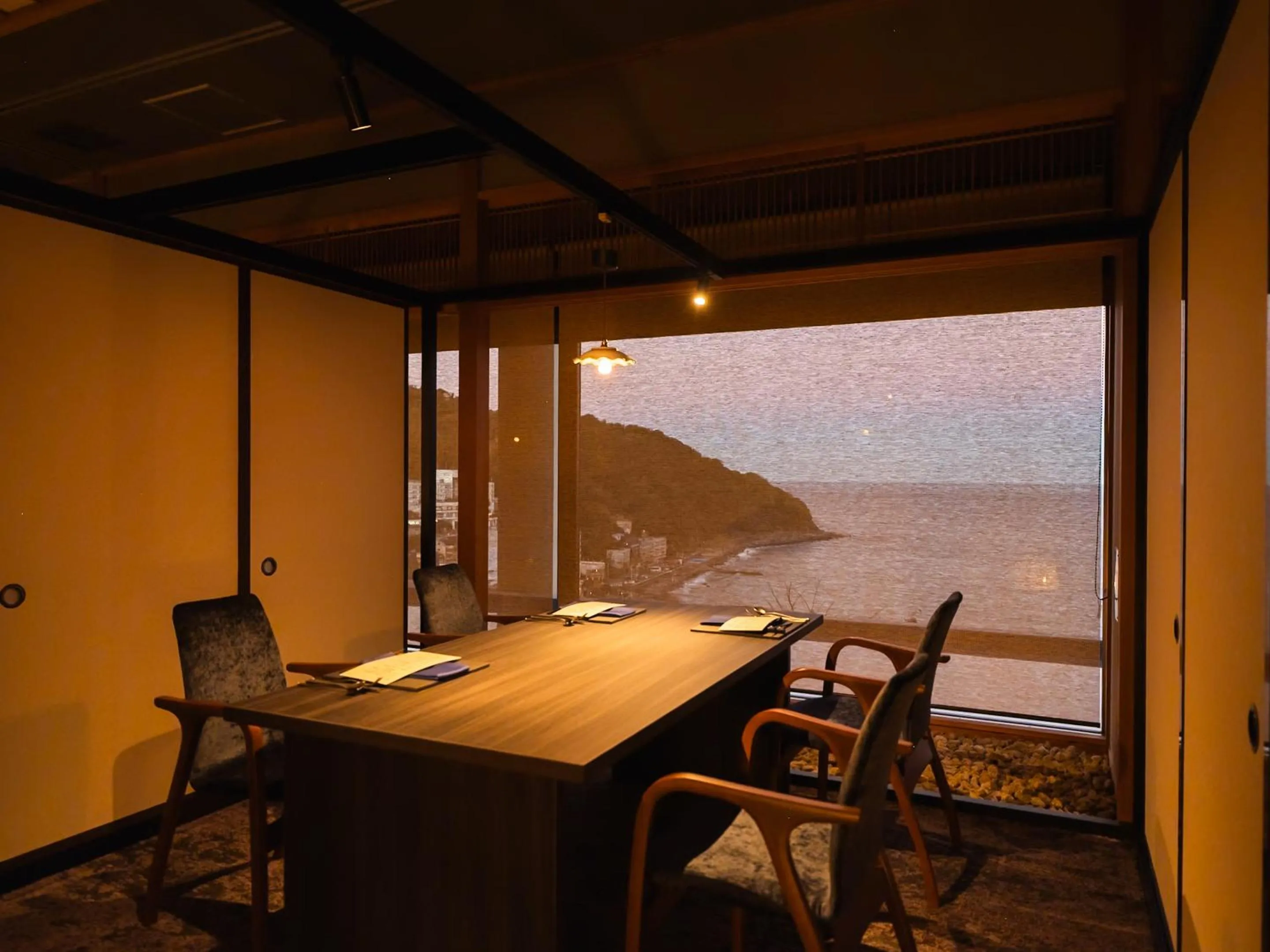 Restaurant/places to eat in IZU RETREAT by Onko Chishin