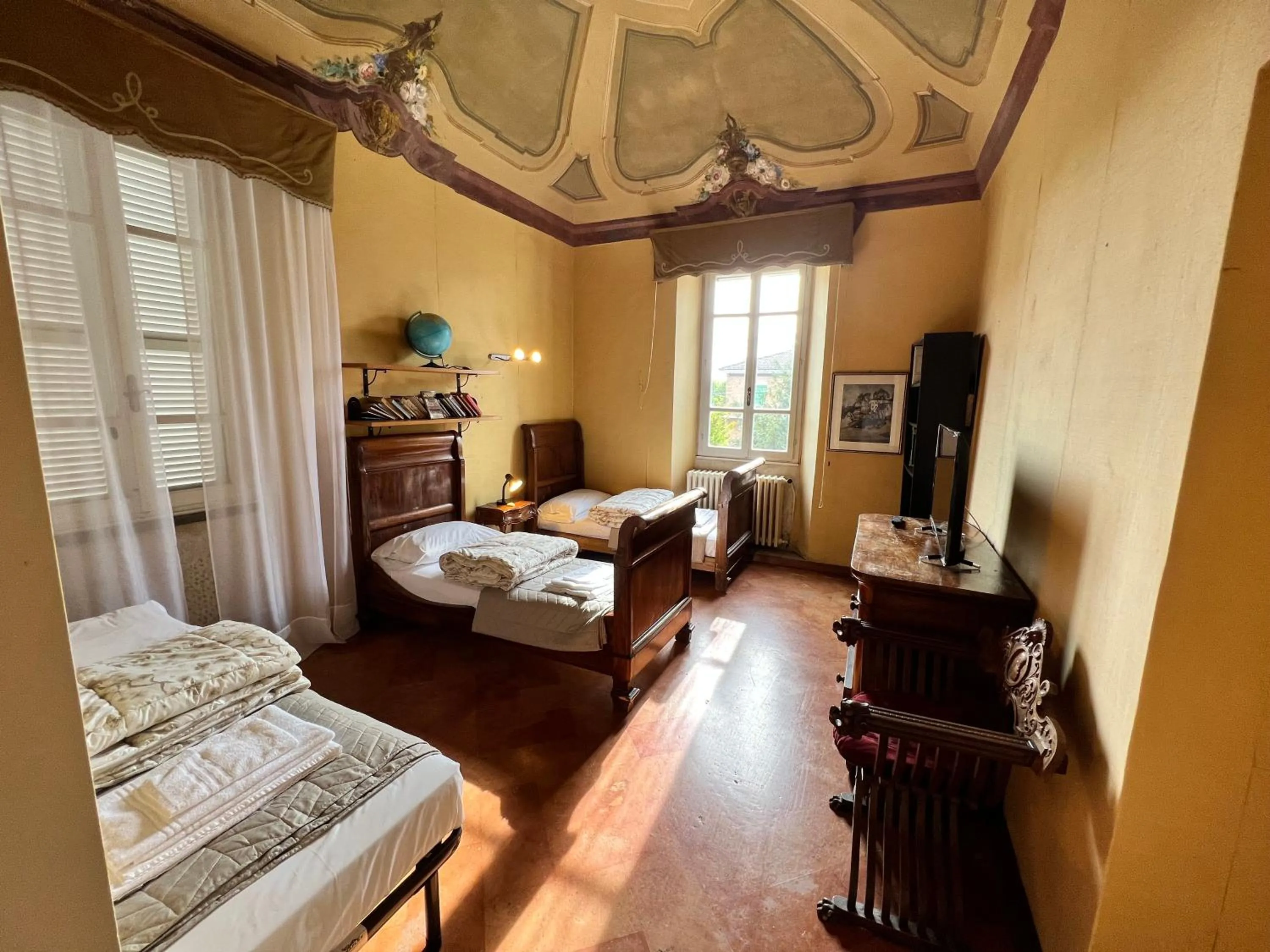 Swimming pool, Bed in Bresbot B&B