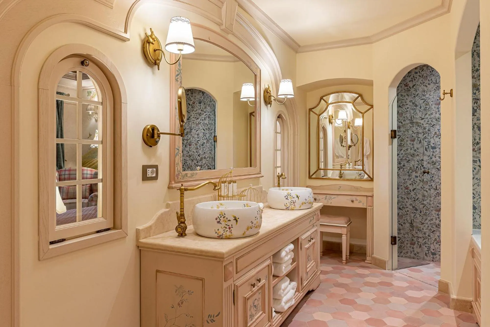 Bathroom, Bed in Casa Timiș - Wellness & Spa Resort