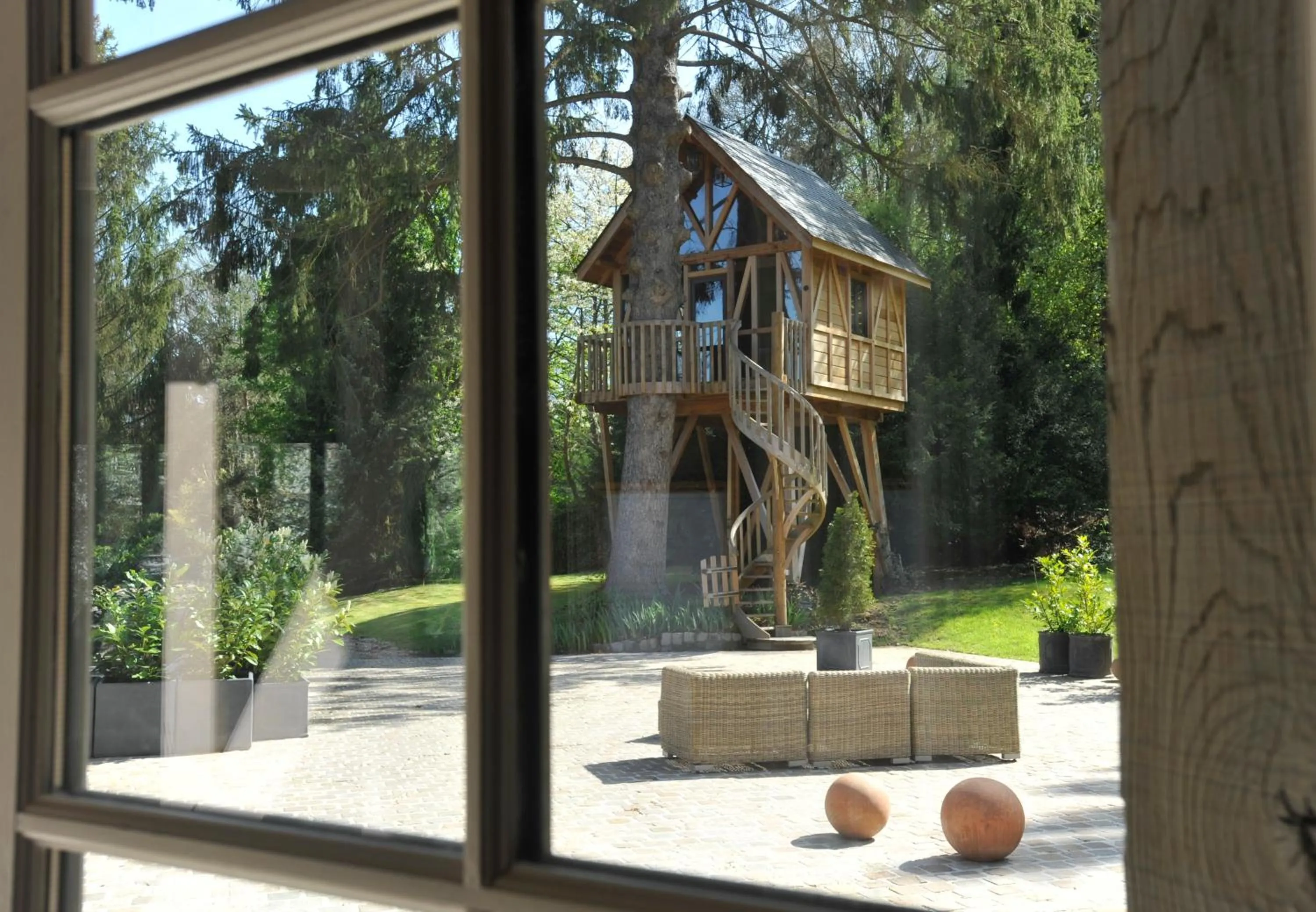 Garden in Hôtel La Licorne & Spa