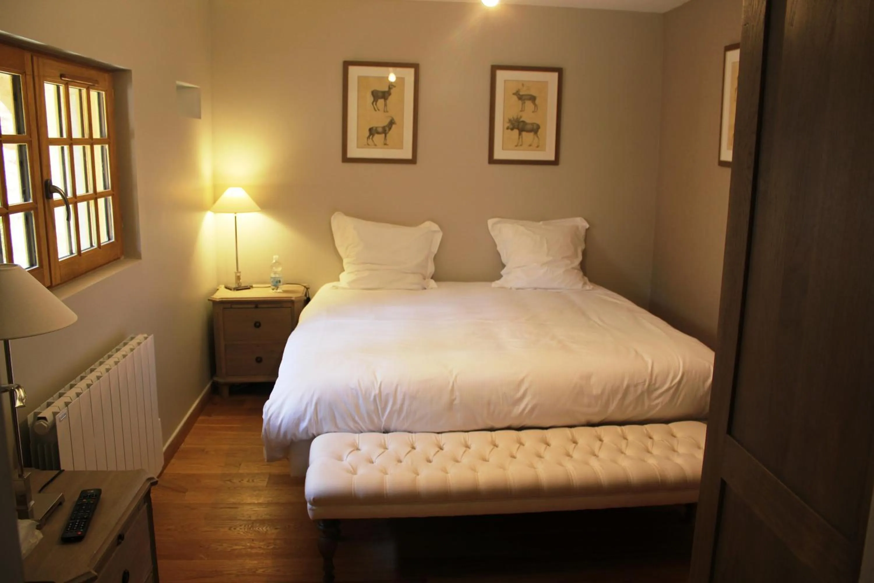 Bed in Hôtel La Licorne & Spa