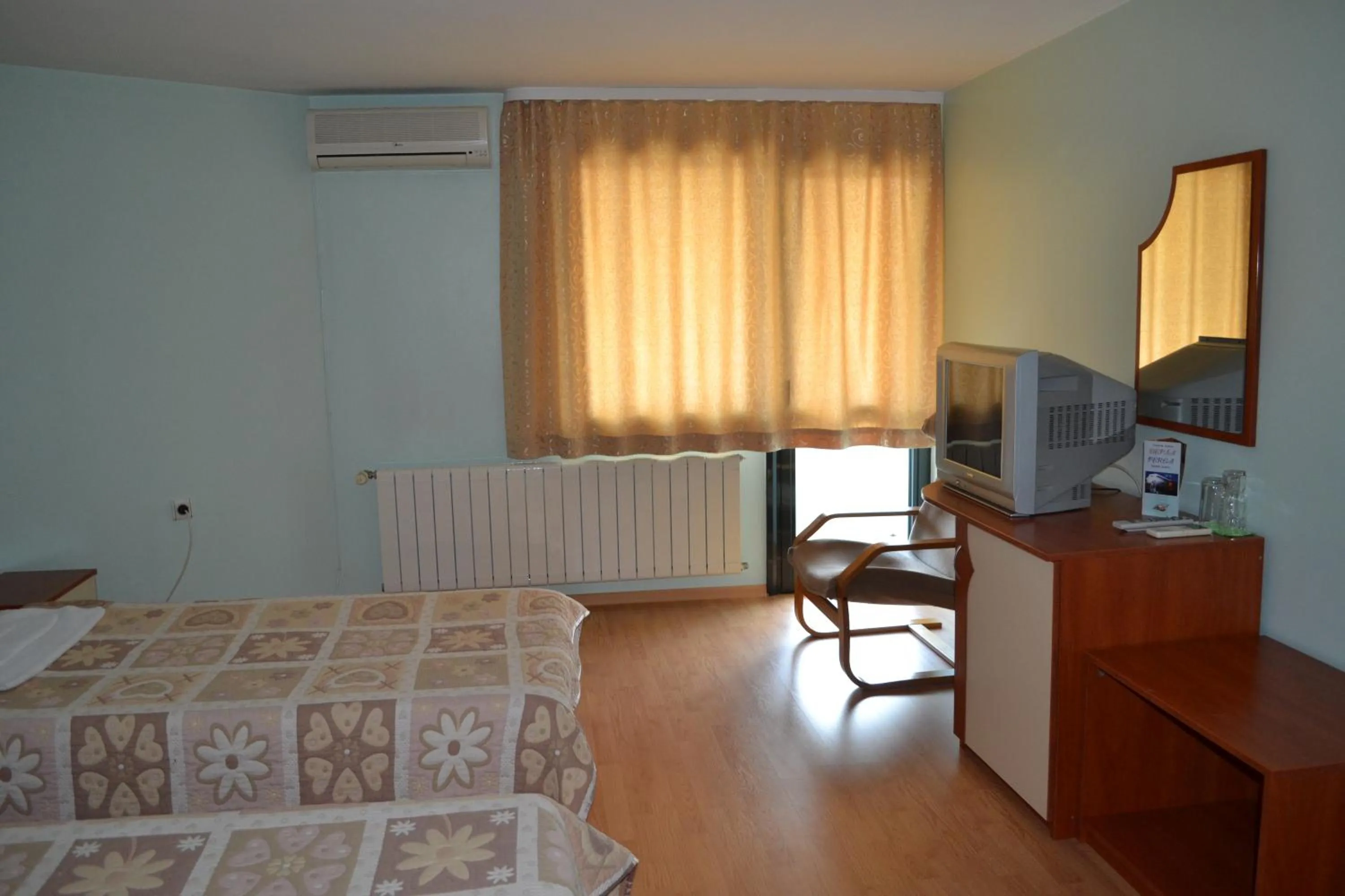 Photo of the whole room, Bed in Hotel Perla