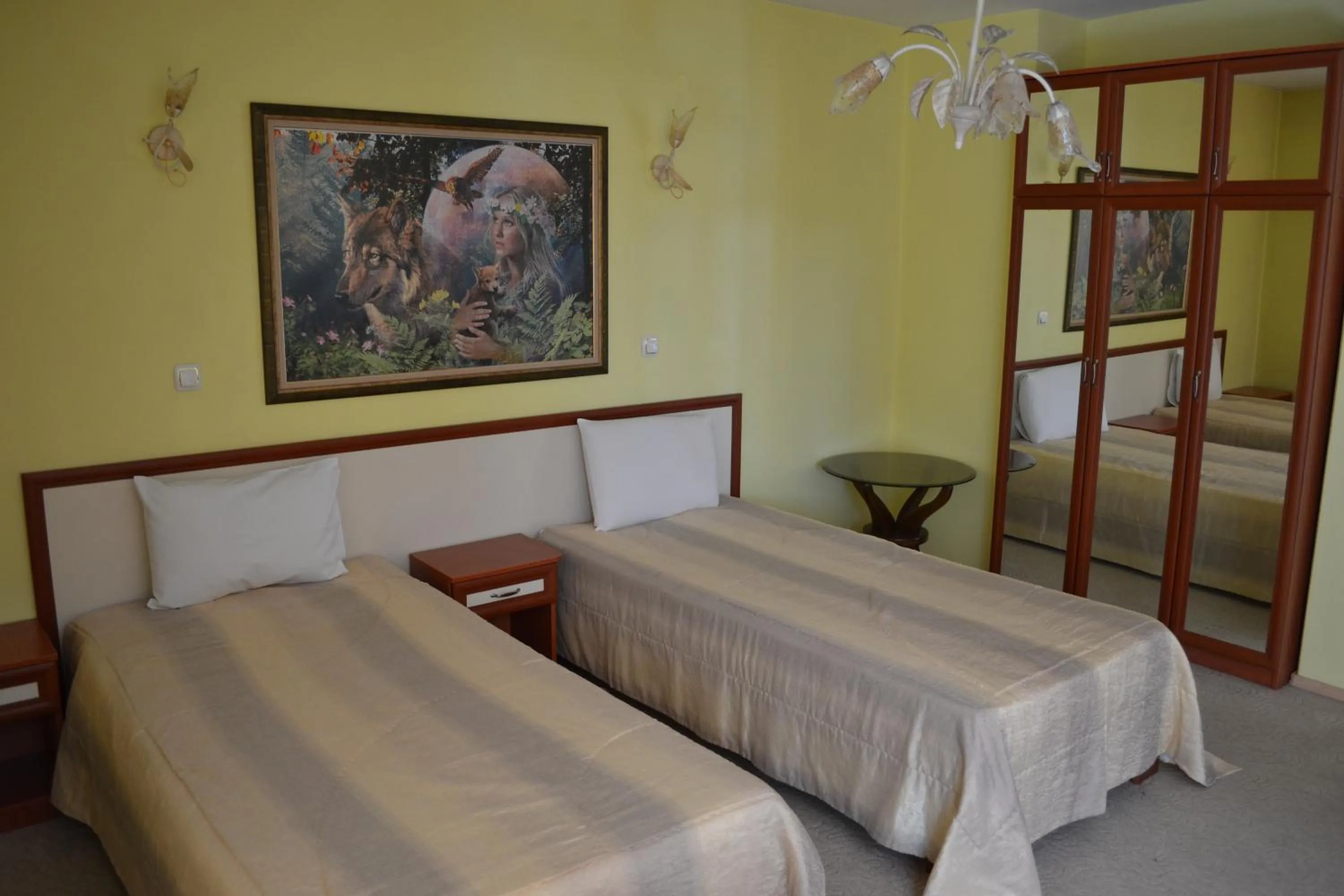 Photo of the whole room, Bed in Hotel Perla