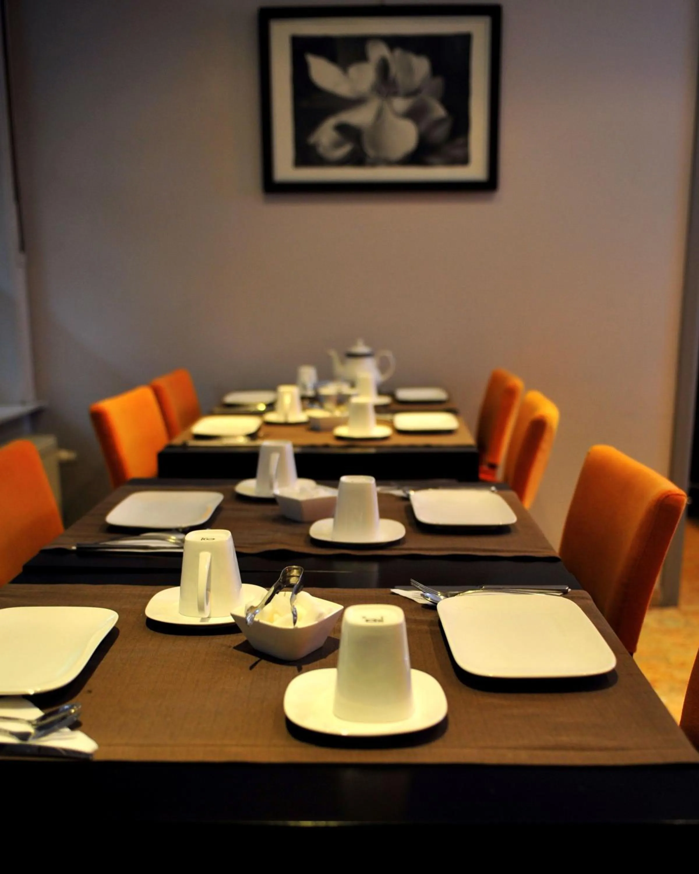 Restaurant/places to eat in Hotel Agenda Louise