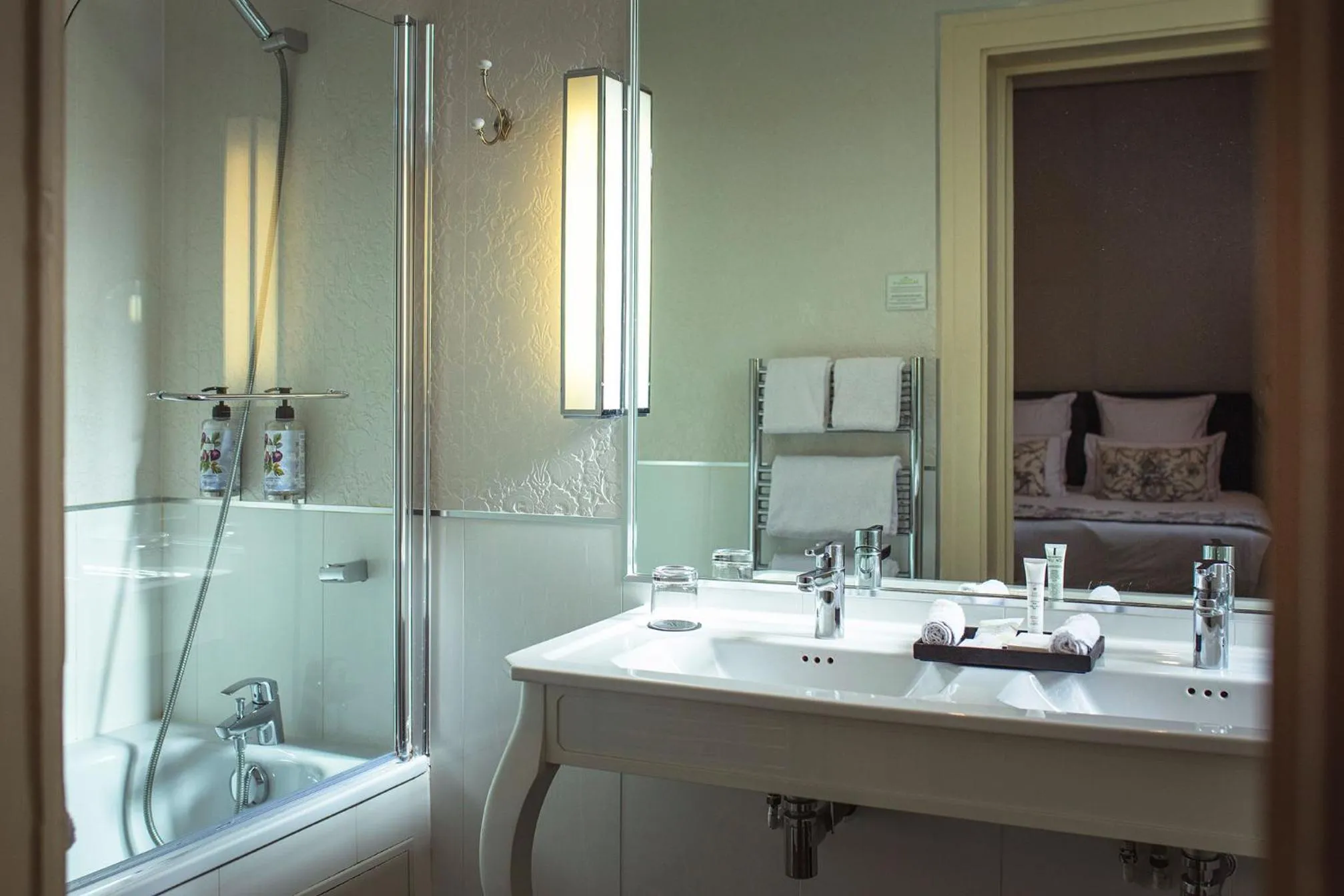 Bathroom in Hotel & Spa Le Grand Monarque, BW Premier Collection