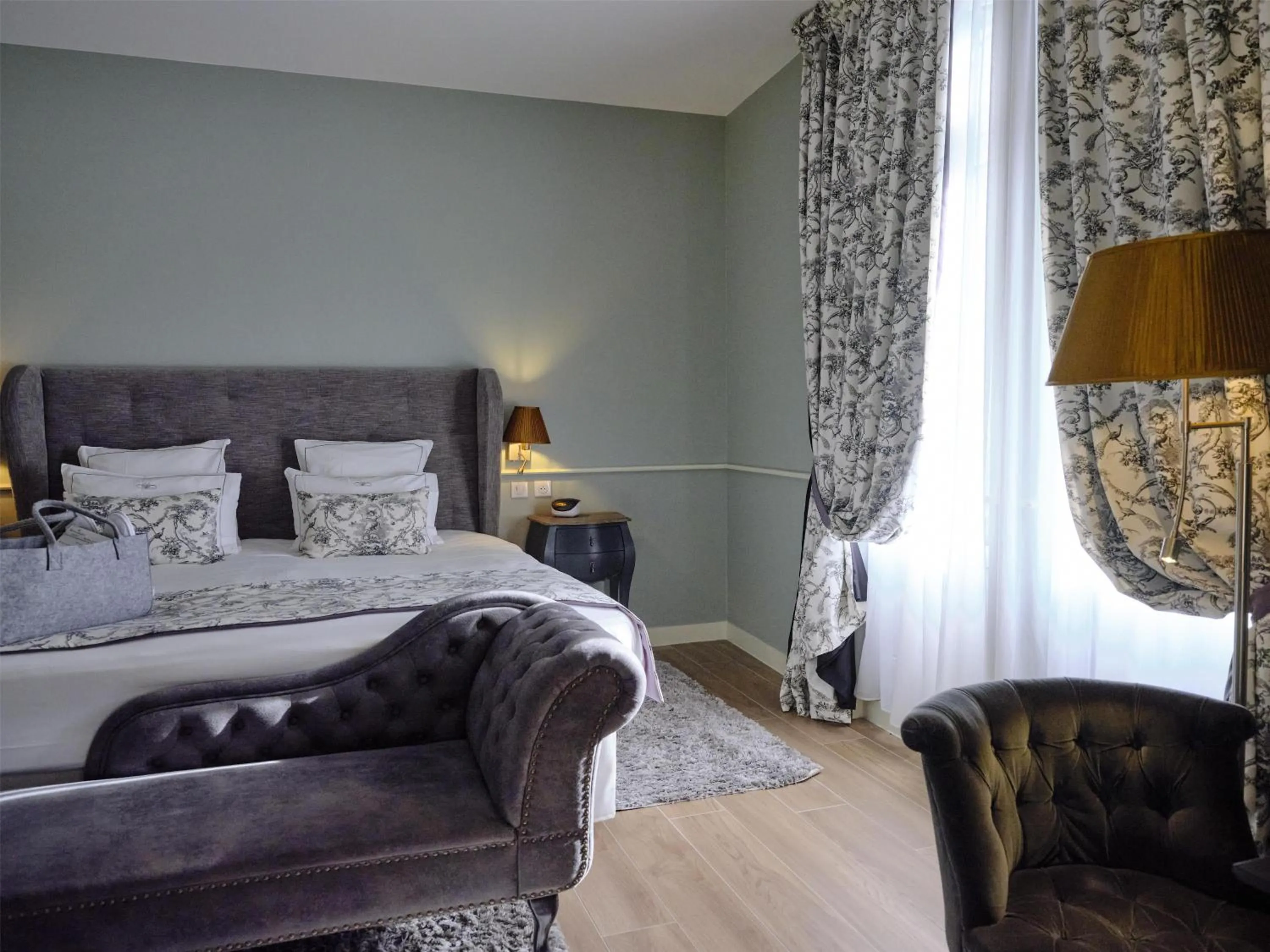 Bedroom, Bed in Hotel & Spa Le Grand Monarque, BW Premier Collection