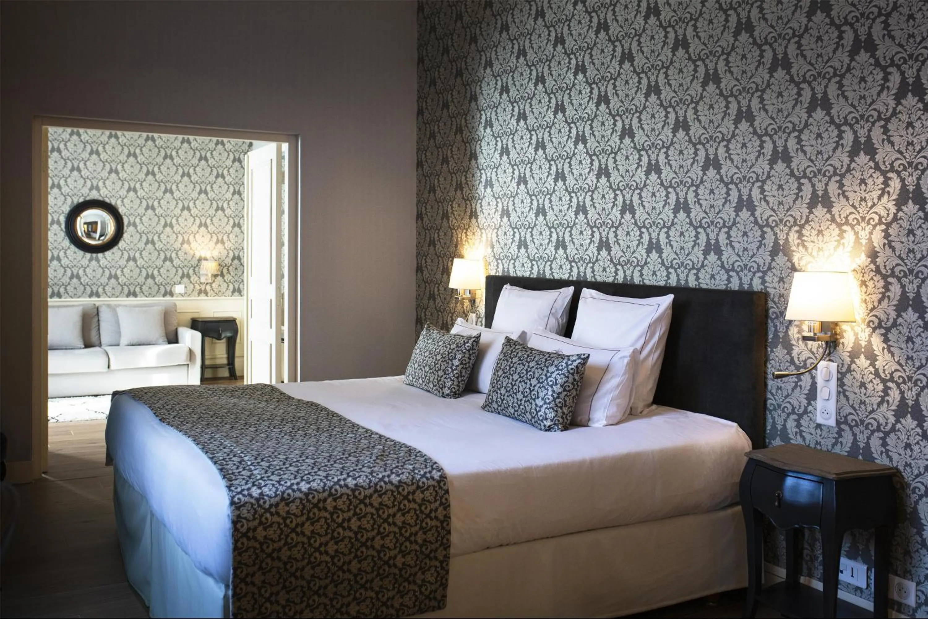 Photo of the whole room, Bed in Hotel & Spa Le Grand Monarque, BW Premier Collection