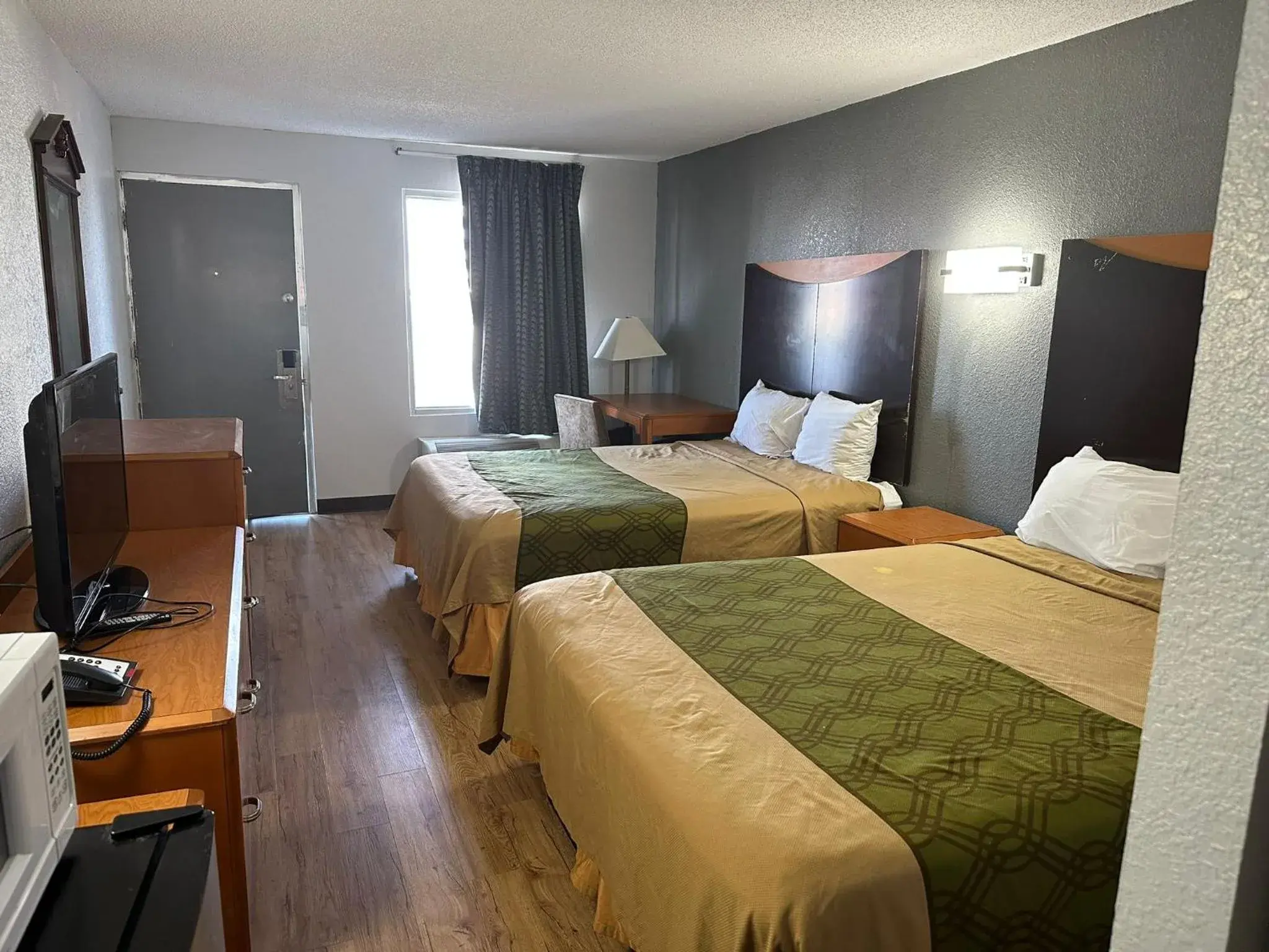 Double Room with Two Double Beds - Accessible/Non-Smoking in Rodeway Inn Double Room with Two Double Beds - Accessible/Non-Smoking in Rodeway Inn