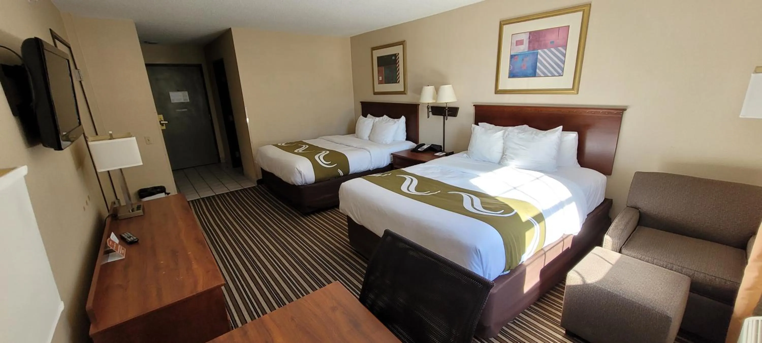 Bed in Quality Inn & Suites Columbia I-70