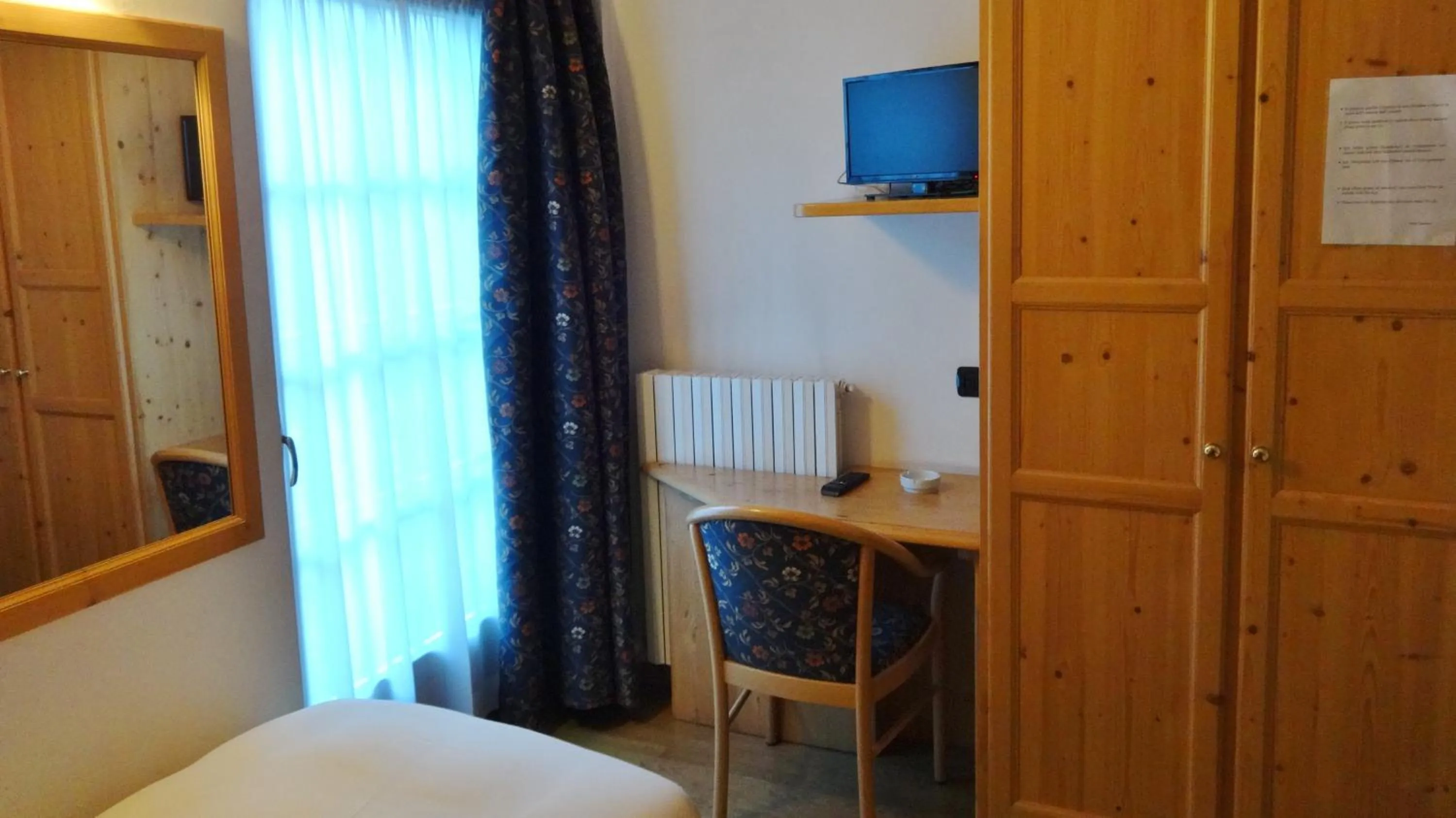 TV and multimedia, Bed in Hotel Giardino