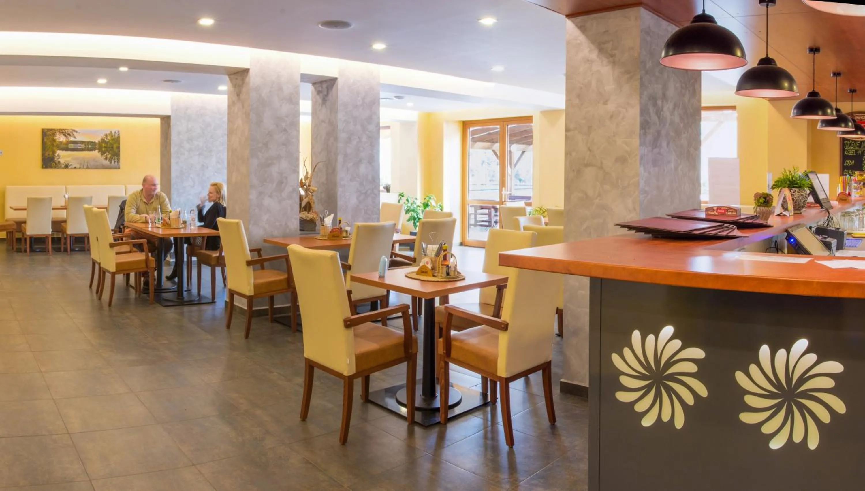 Restaurant/places to eat in Hotel&Wellness Knížecí rybník