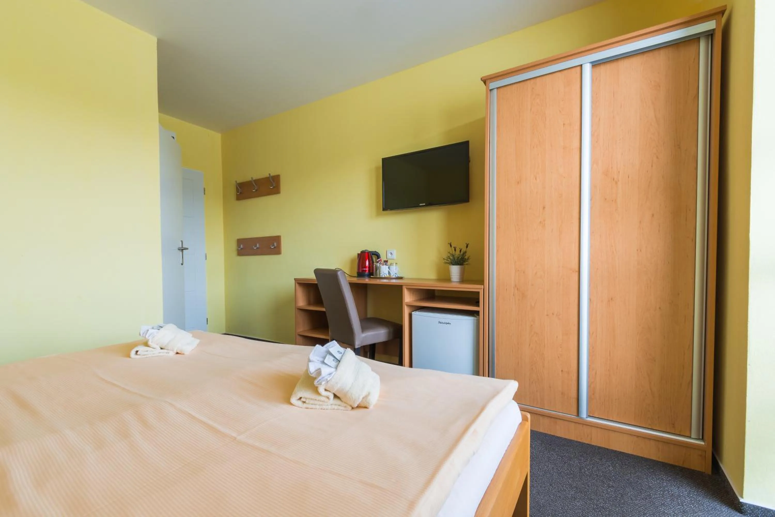Coffee/tea facilities, Bed in Hotel&Wellness Knížecí rybník