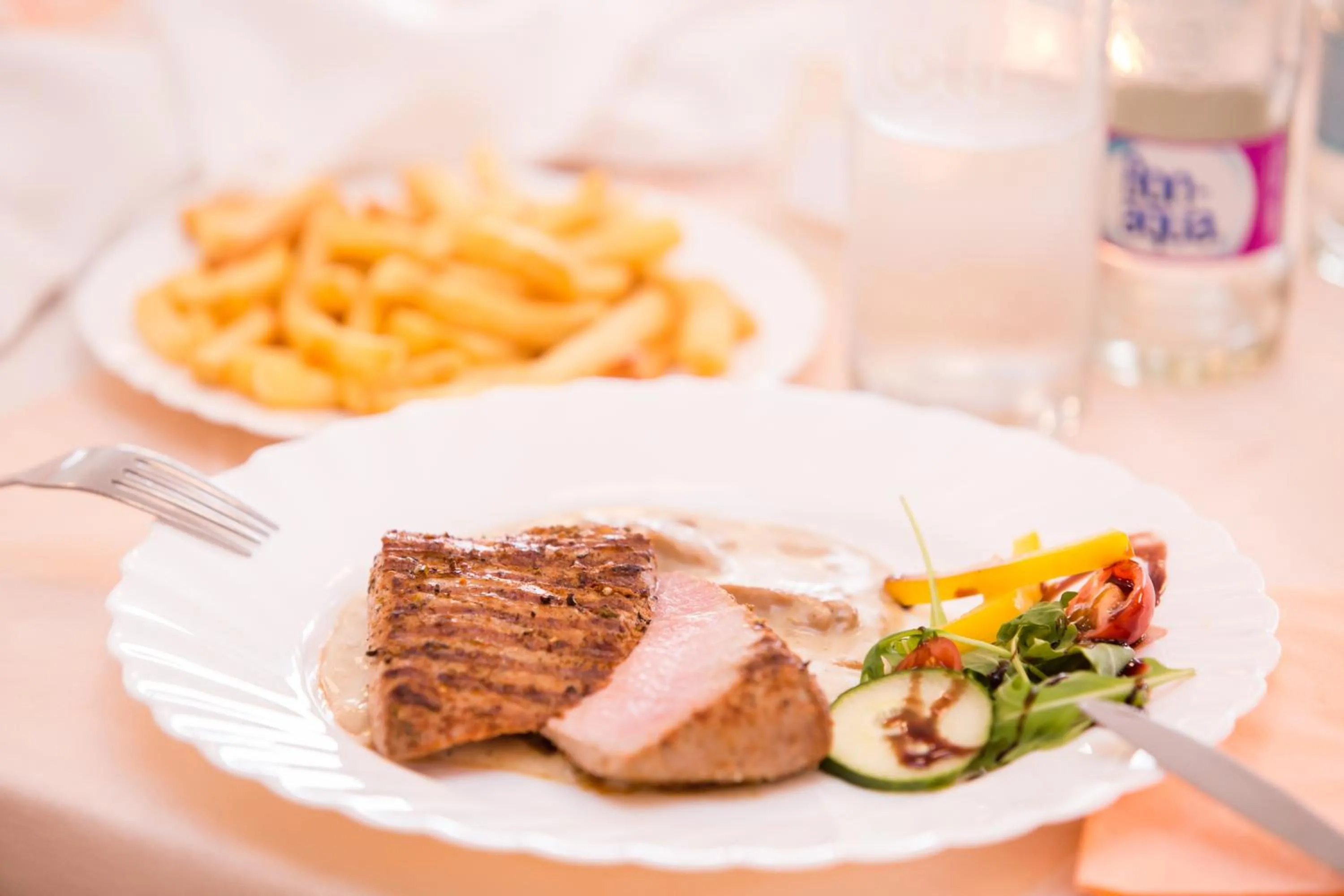 Restaurant/places to eat in Hotel&Wellness Knížecí rybník
