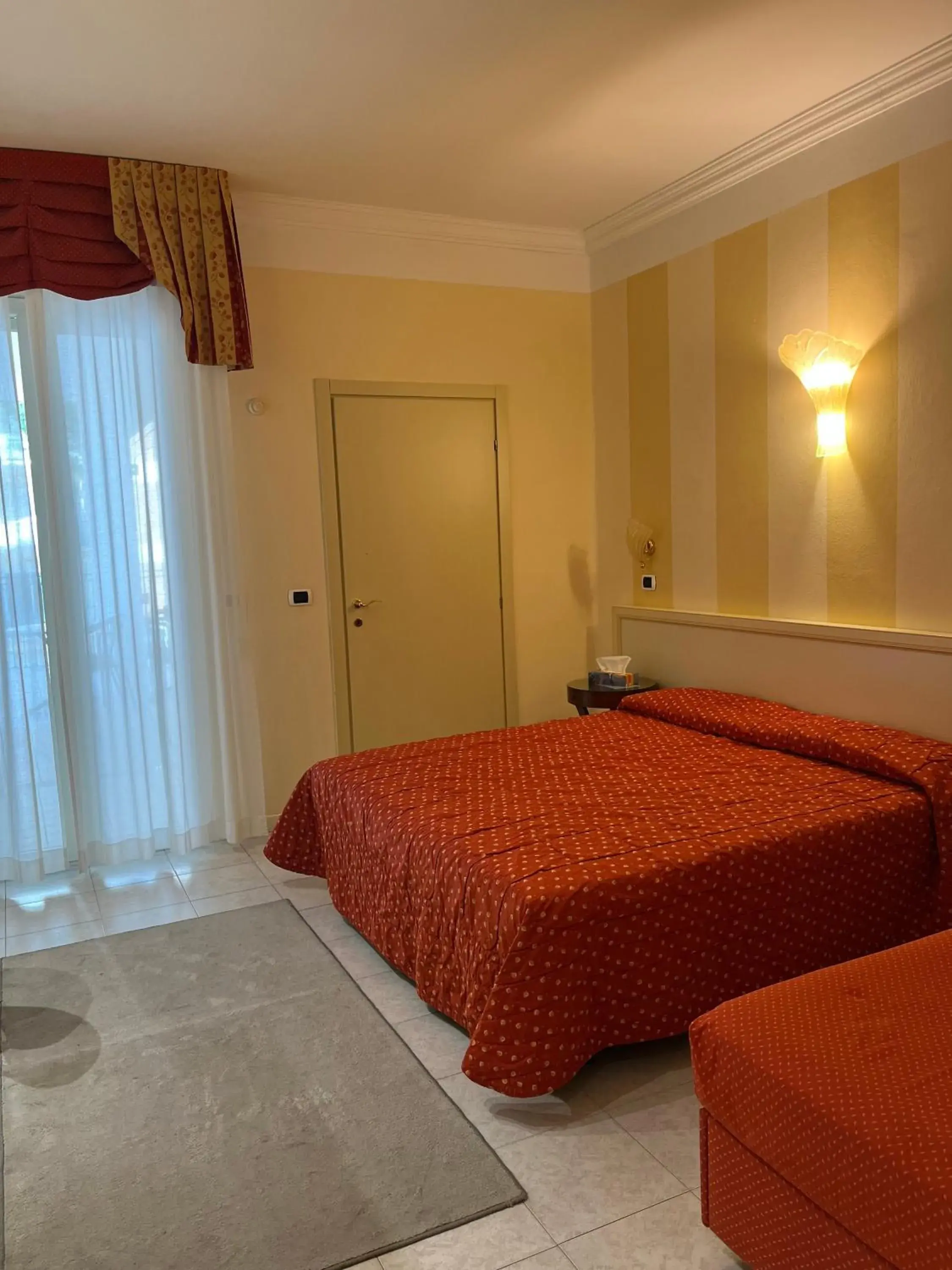 Standard Triple Room in Hotel Il Gabbiano Standard Triple Room in Hotel Il Gabbiano