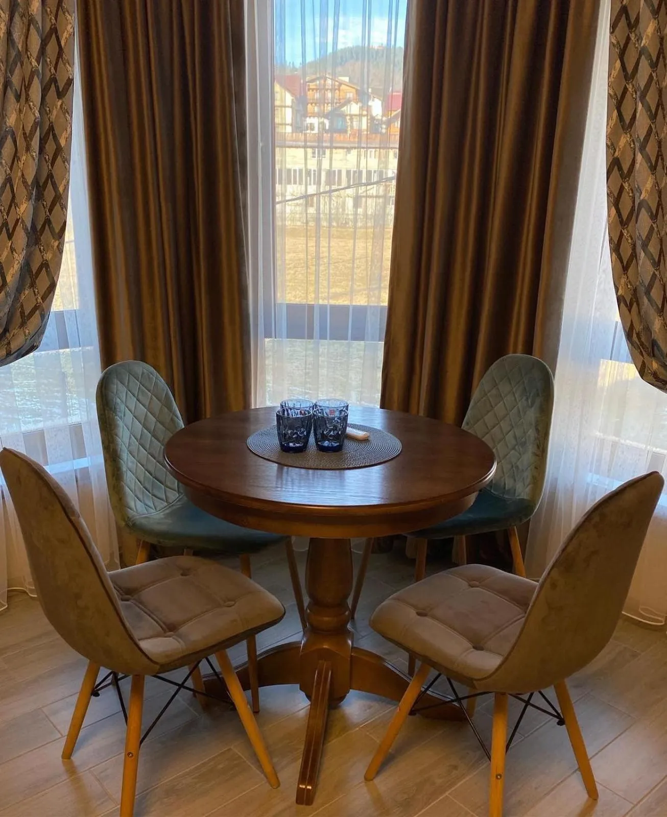 Two-Bedroom Apartment in Zatyshok nad Prutom