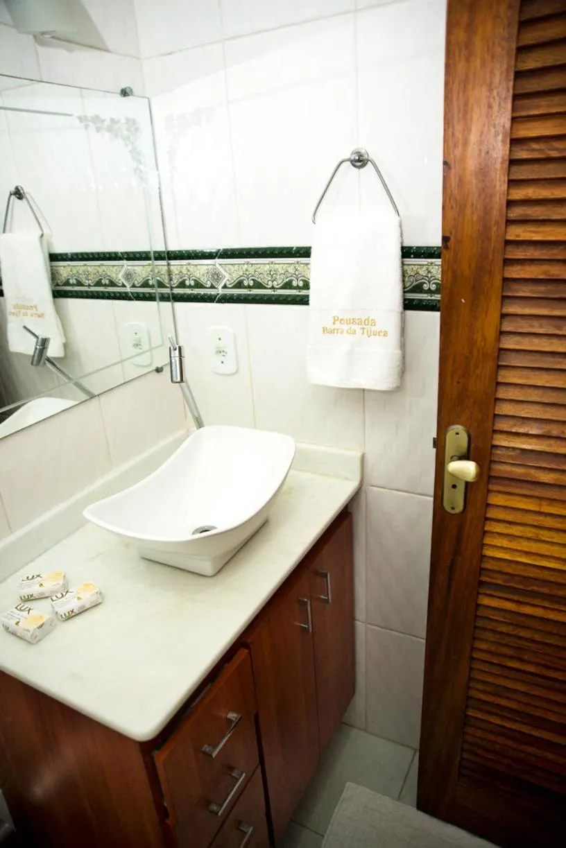 Toilet in Pousada Recanto Barra da Tijuca