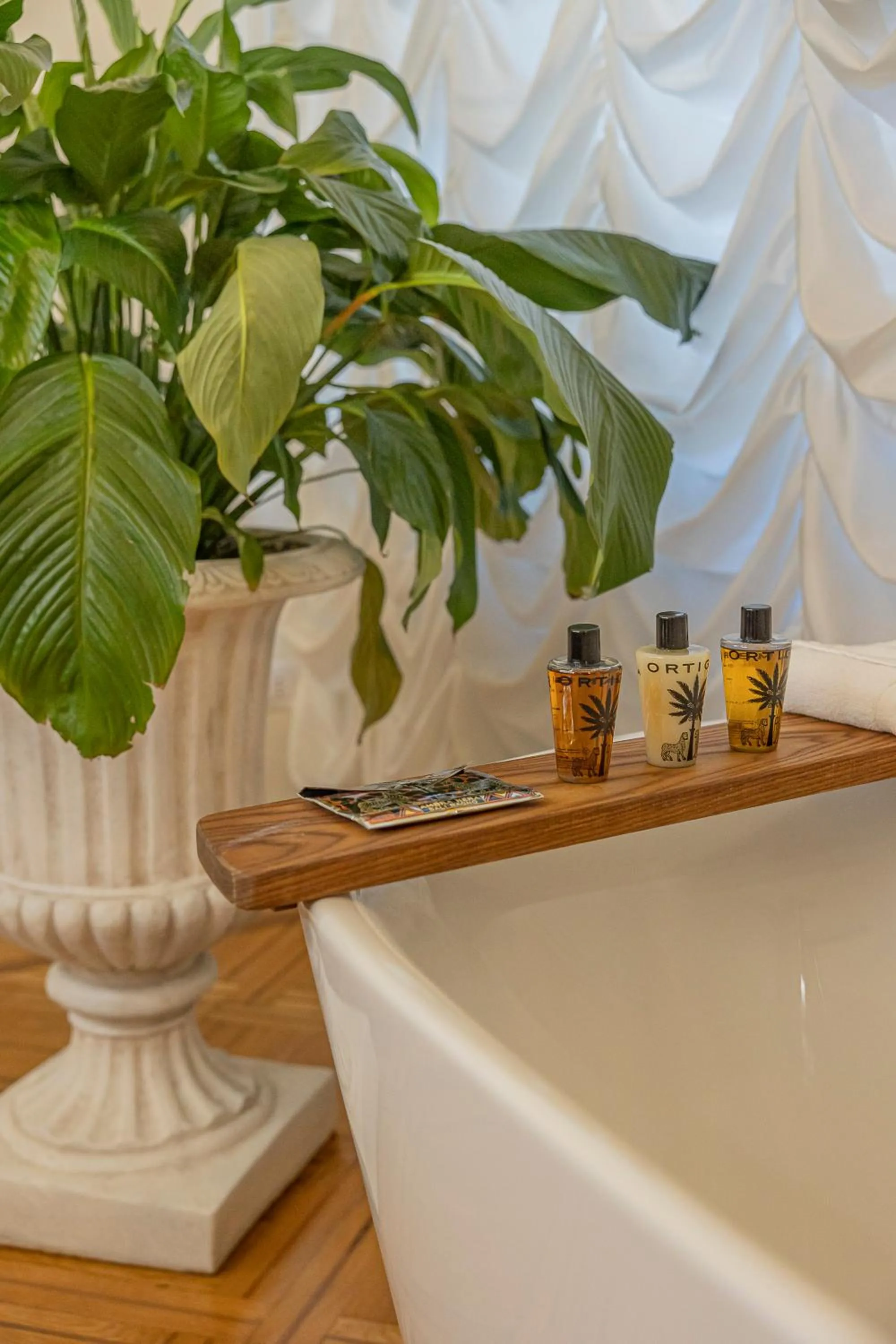 Bath in Palazzo Monga Boutique Guesthouse