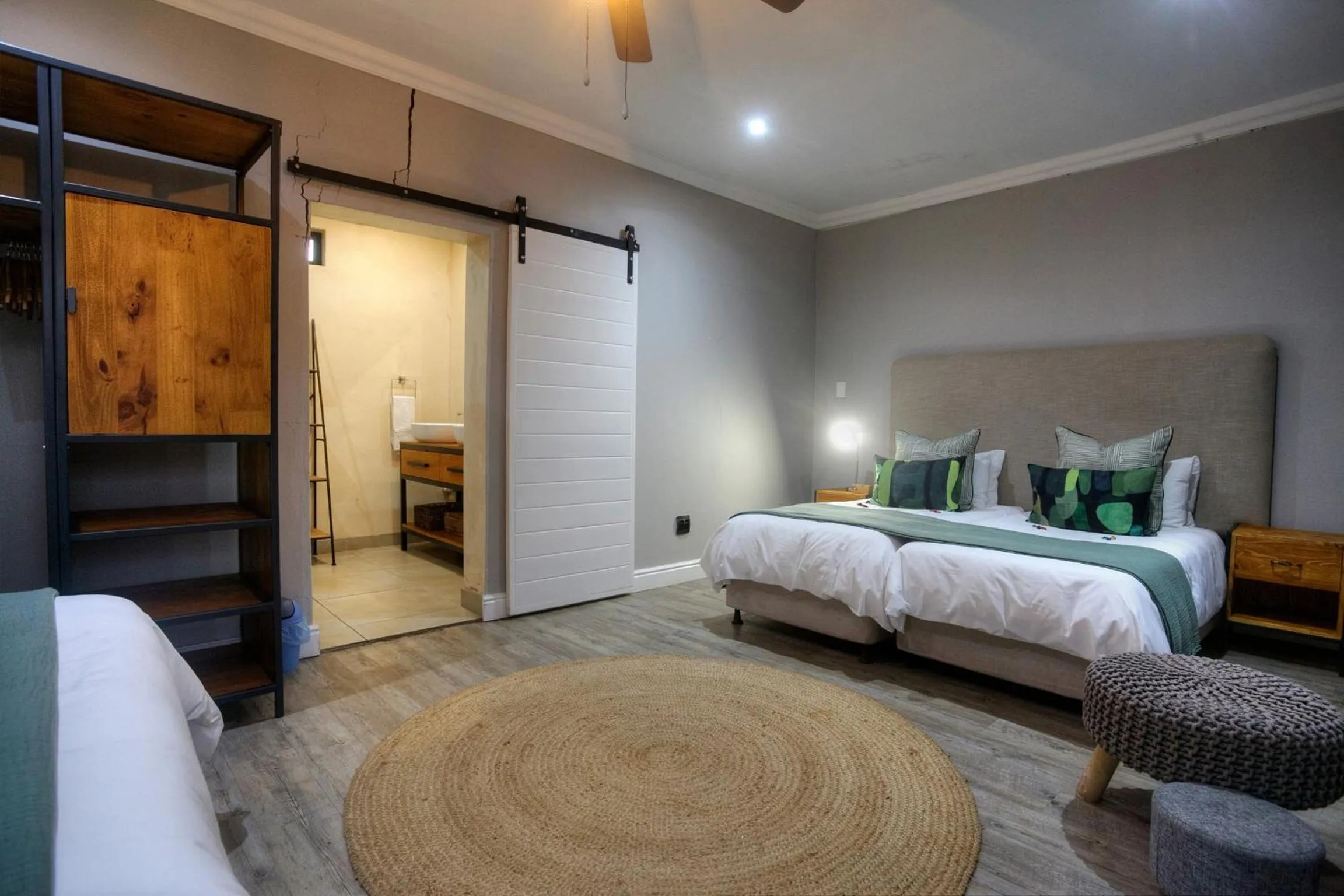 Bedroom, Bed in Addo Elephant Safari Lodge - Bellevue Forest Reserve